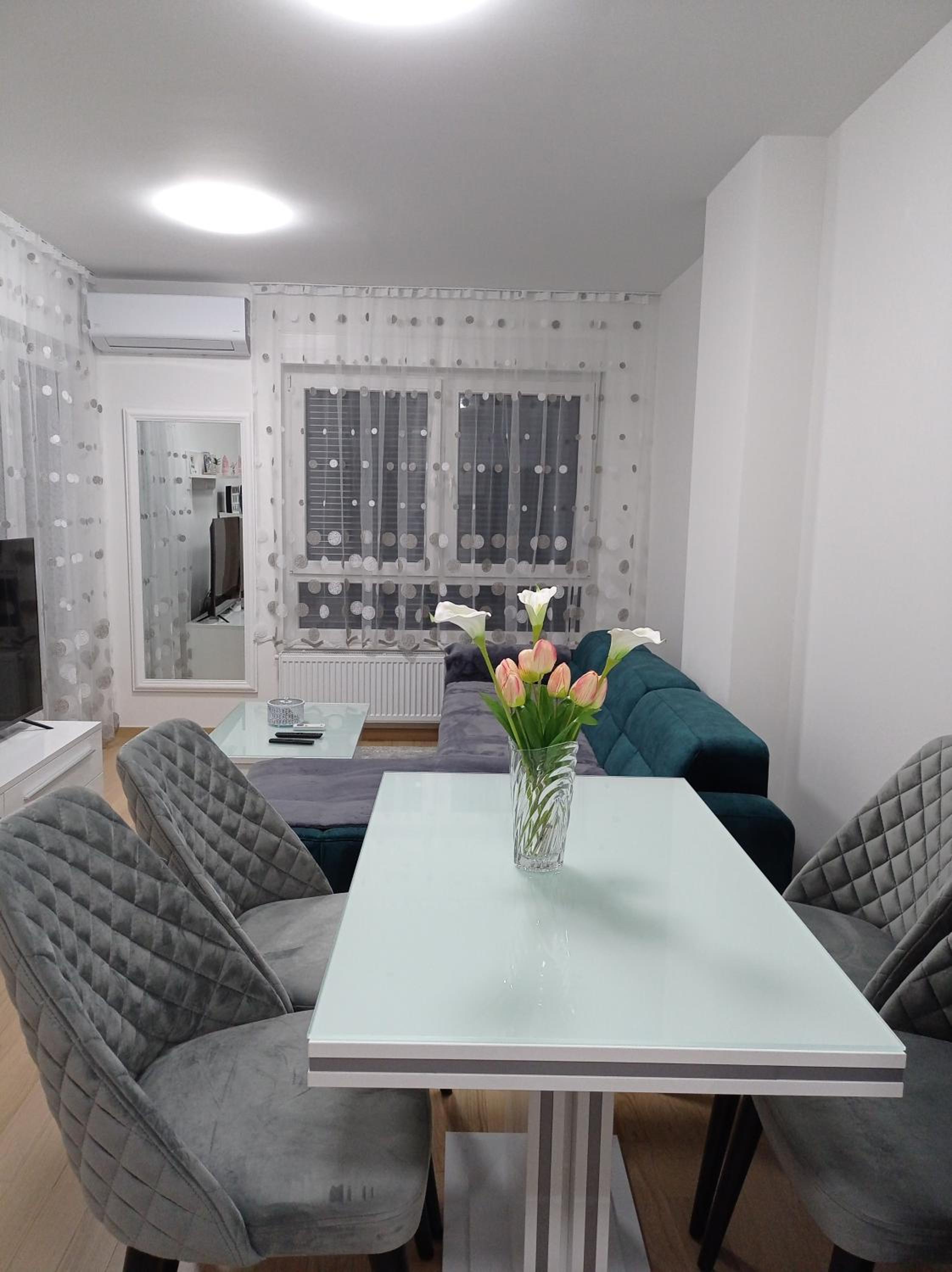 Apartment M & N