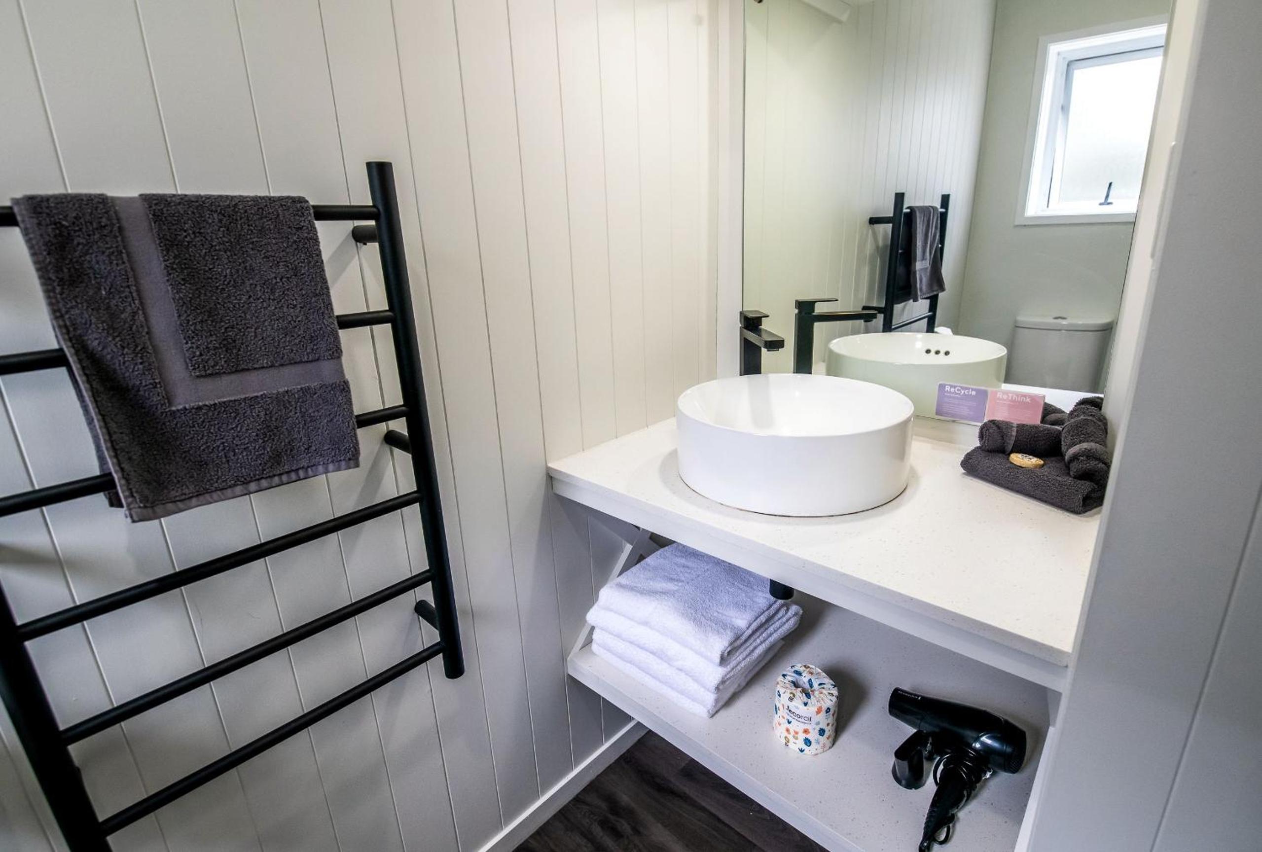 Aura Accommodation