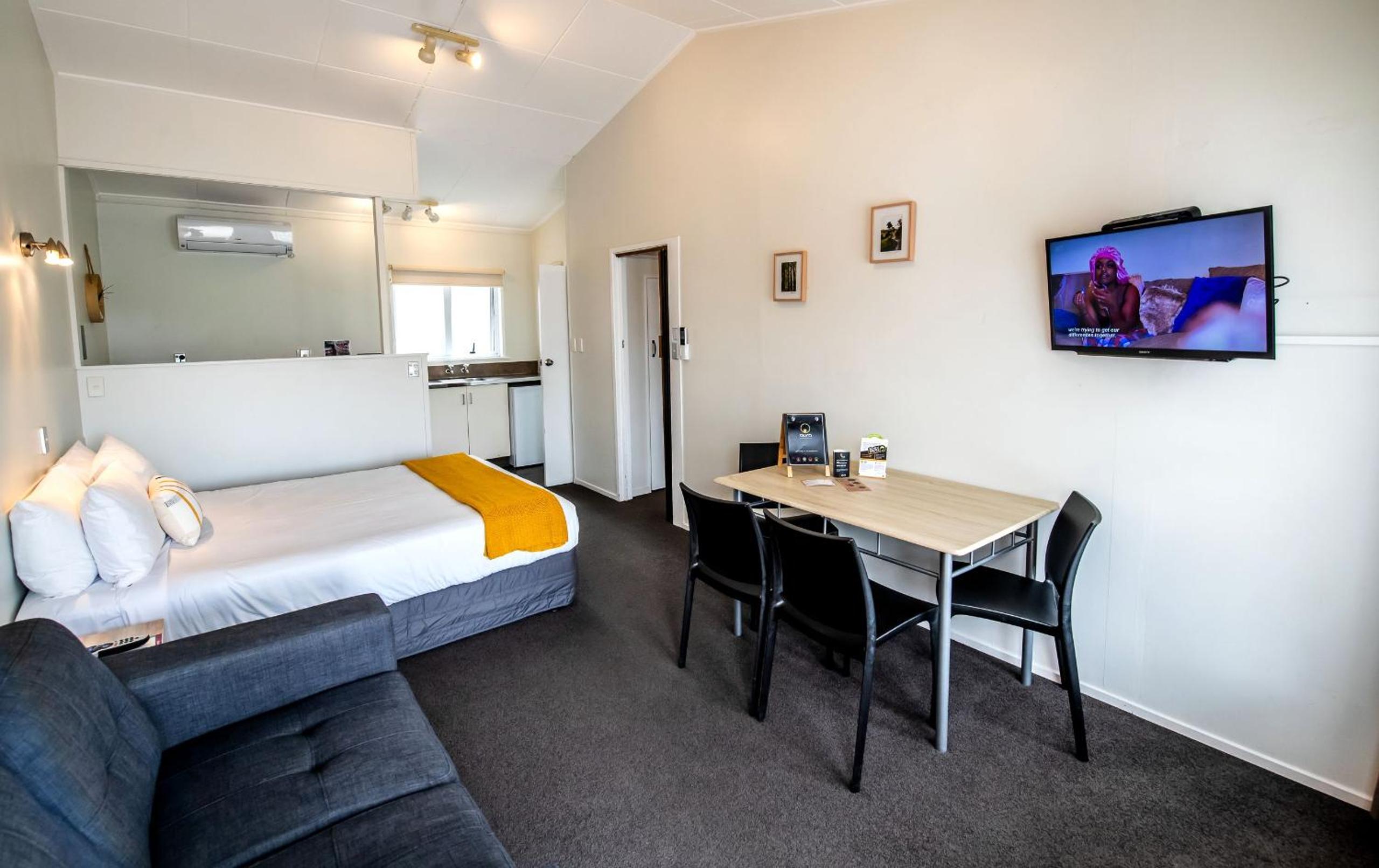 Aura Accommodation