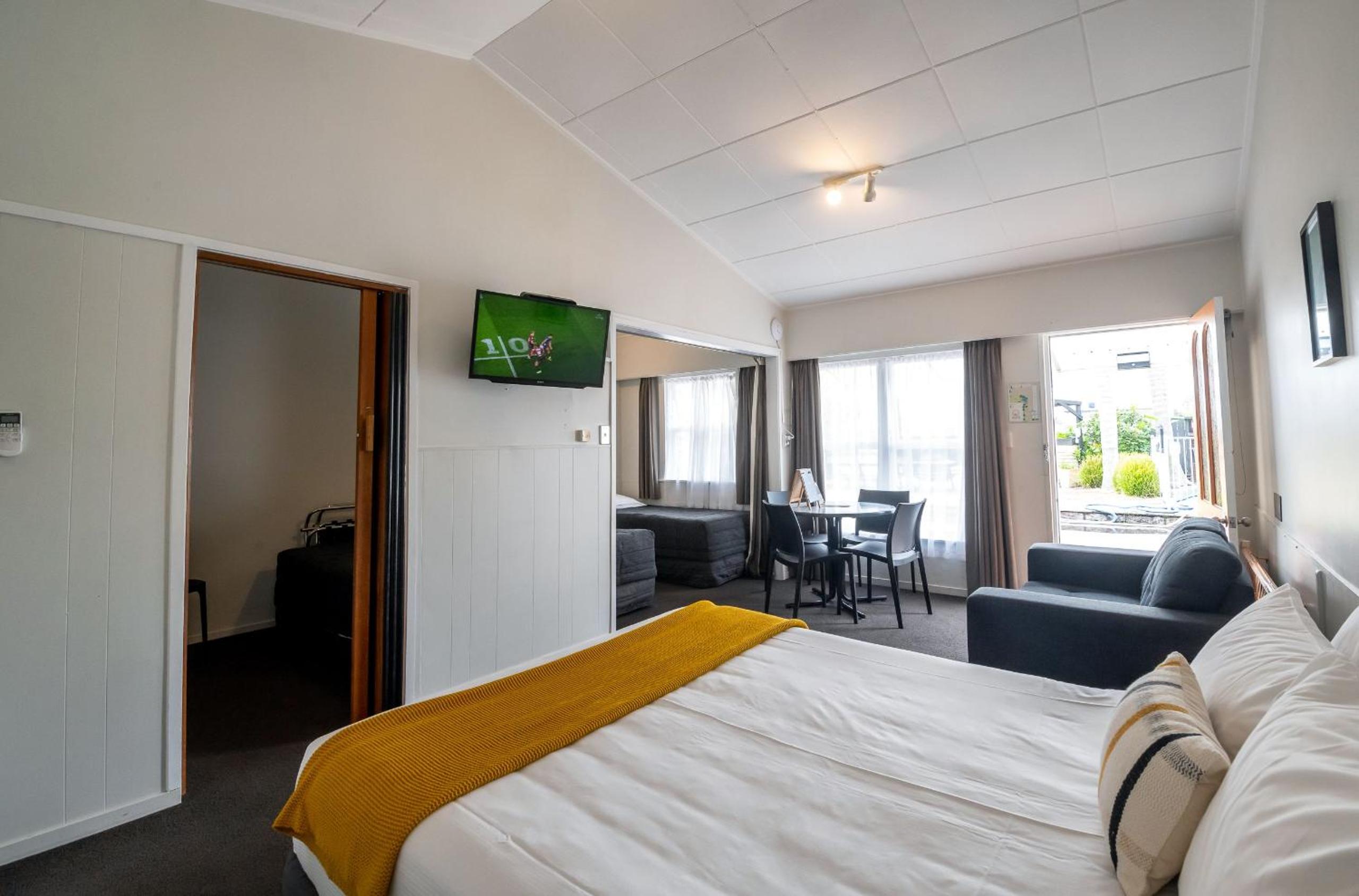 Aura Accommodation
