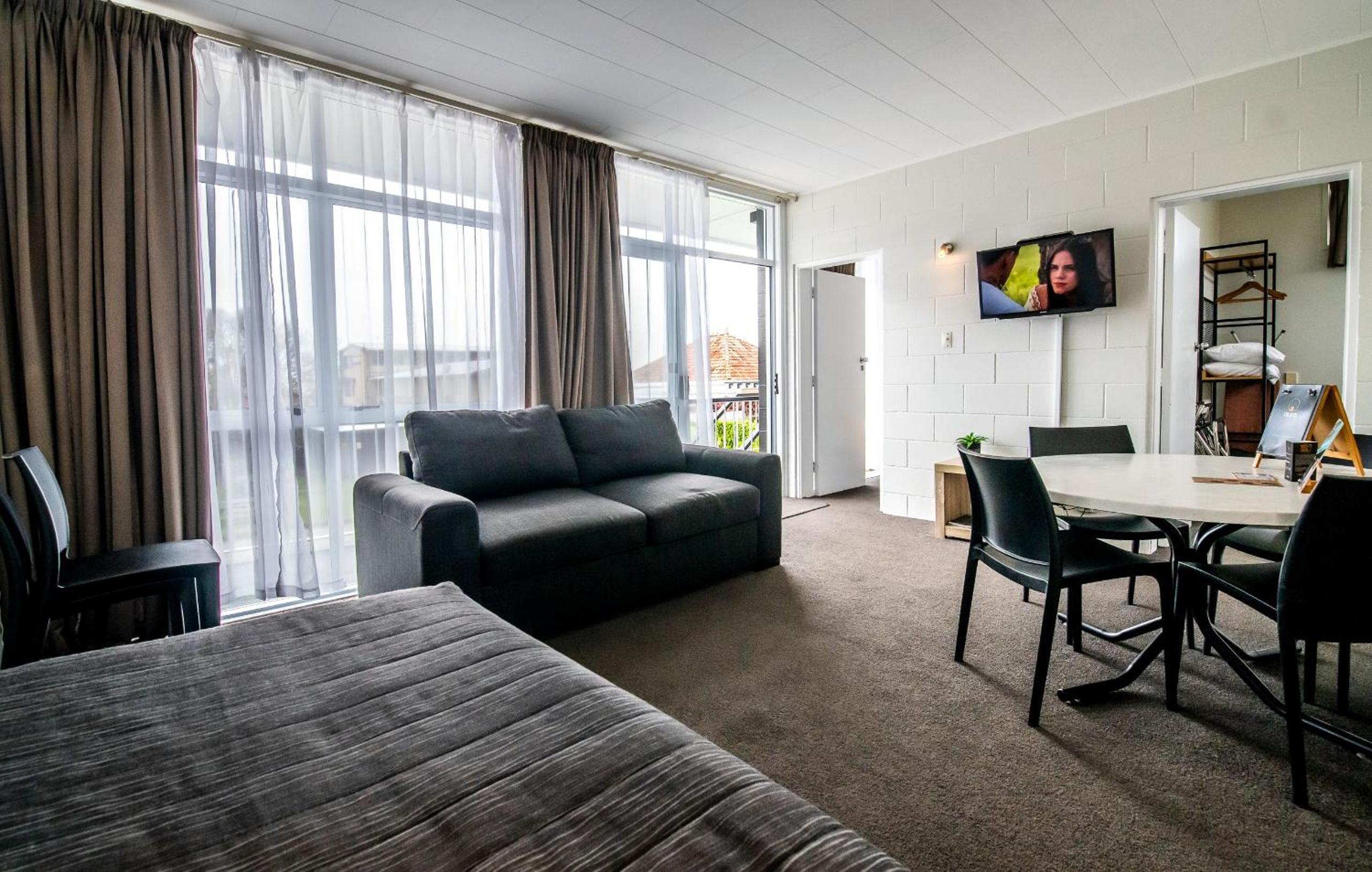 Aura Accommodation