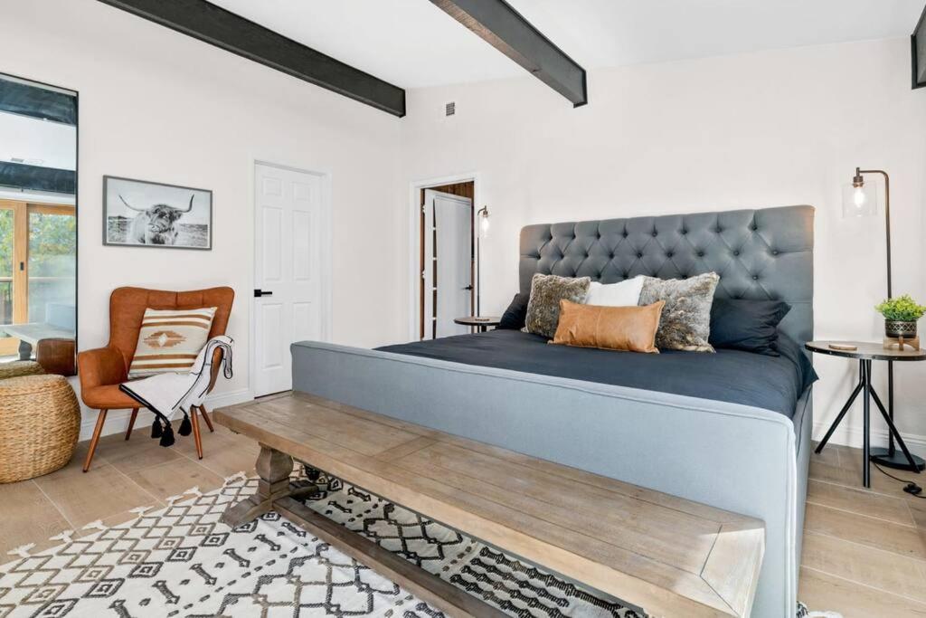 Modern Split Level Cabin -Hot Tub & Game Room view 3