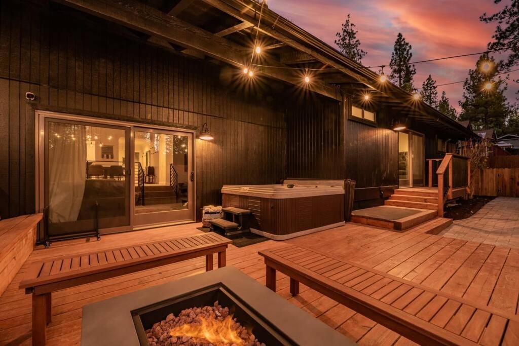 Modern Split Level Cabin -Hot Tub & Game Room view 4