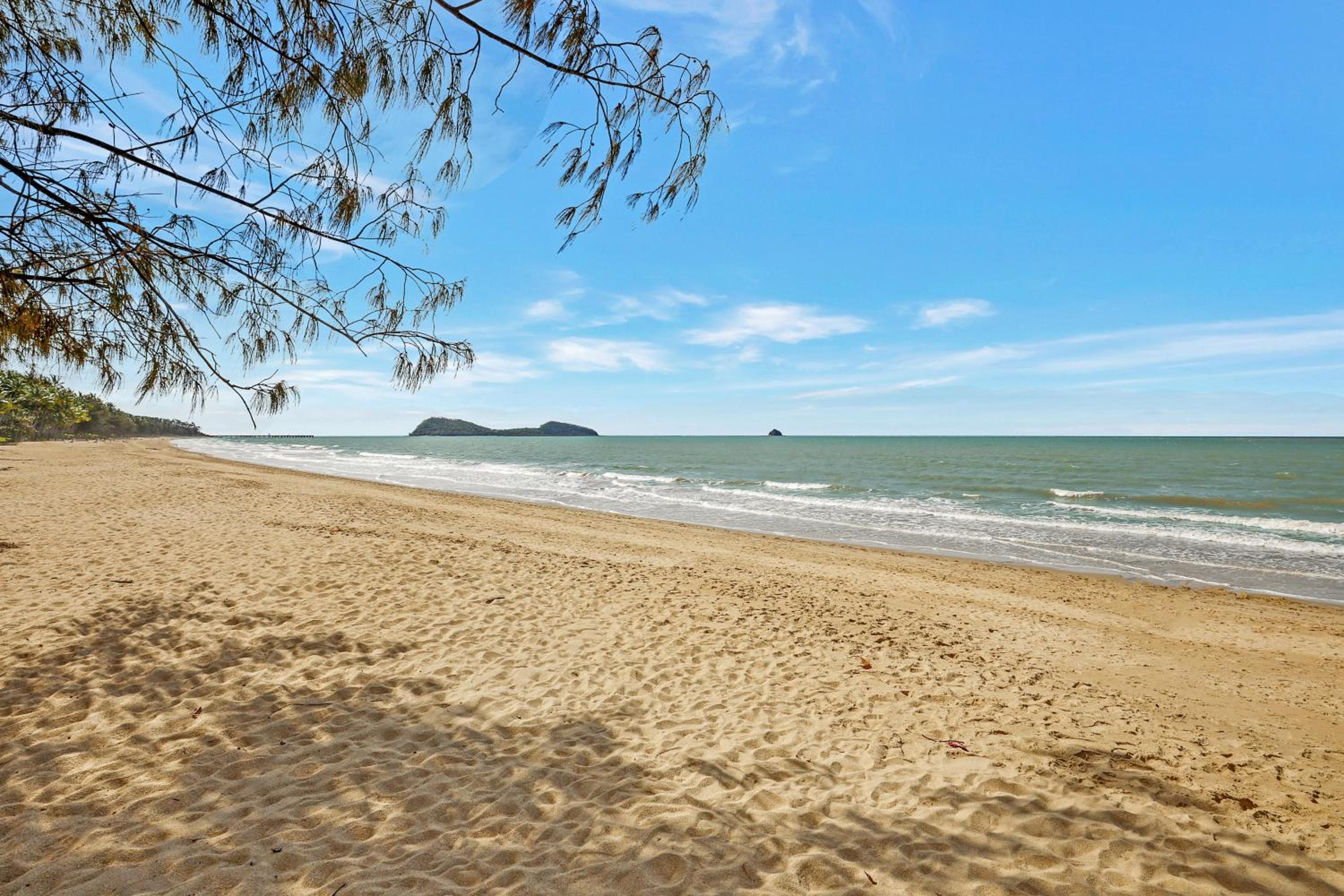 Swim Out Apartments in Triton Street Beachfront Resort Palm Cove