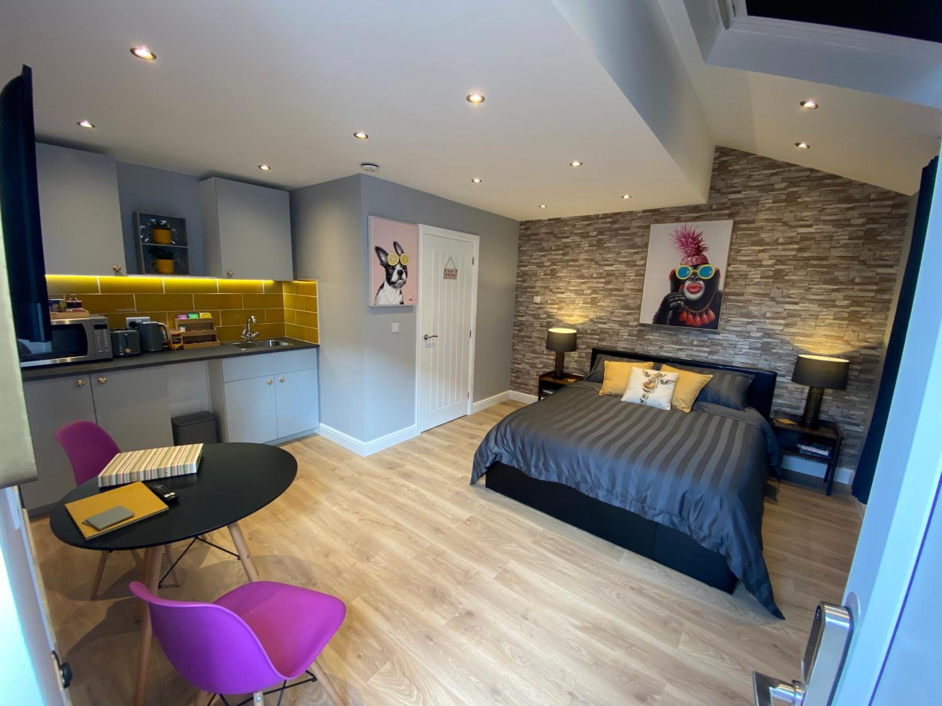 Modern Luxury 1 bed apartment with parking near Stansted Airport view 4