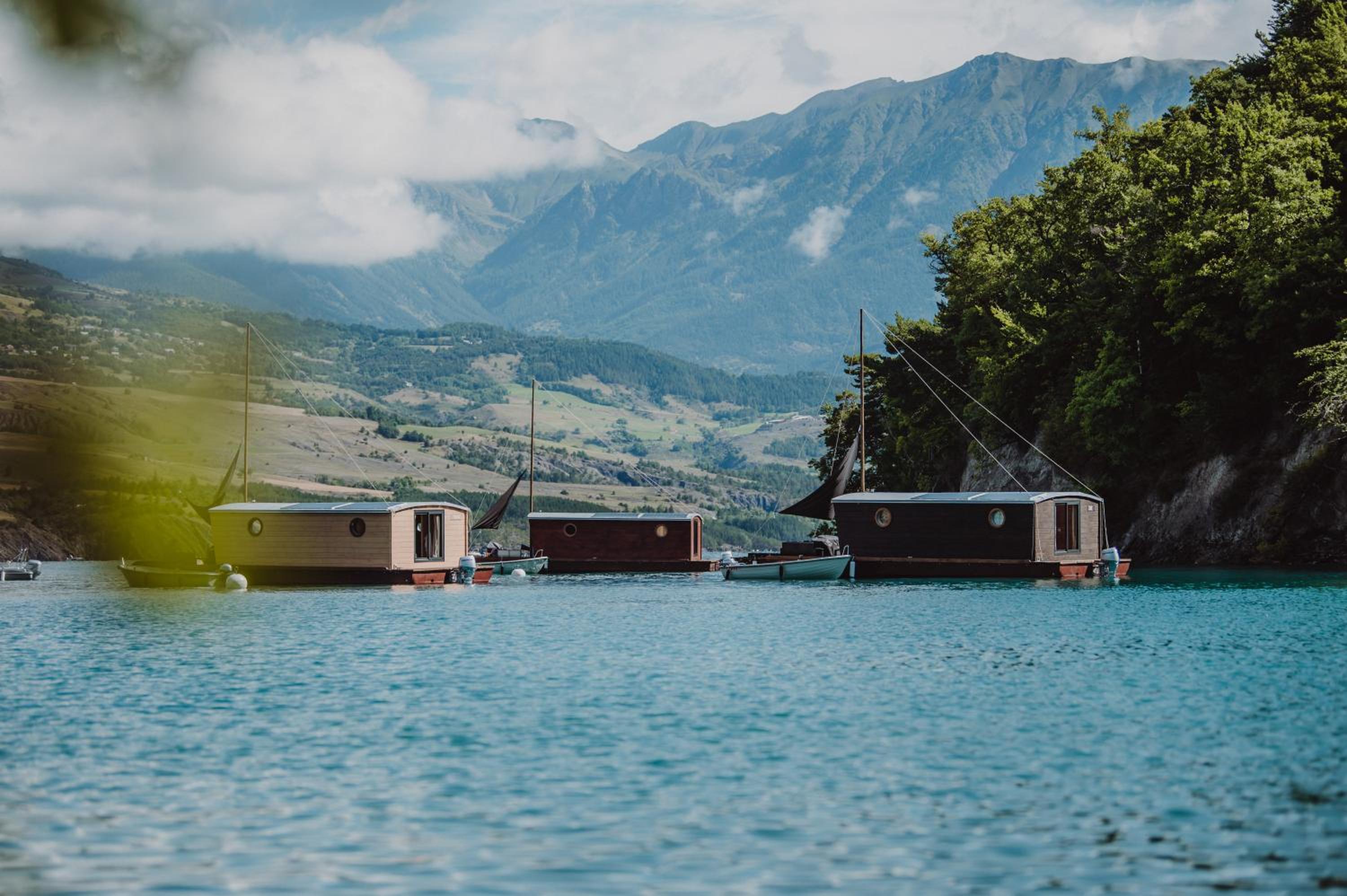 Les Toues Cabanées du lac view 2