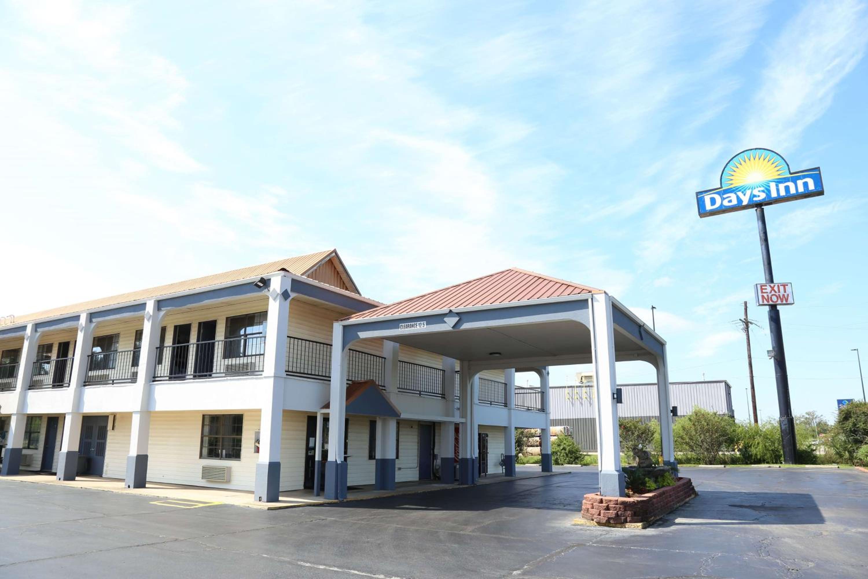 Days Inn by Wyndham Monroe, Louisiana view 2