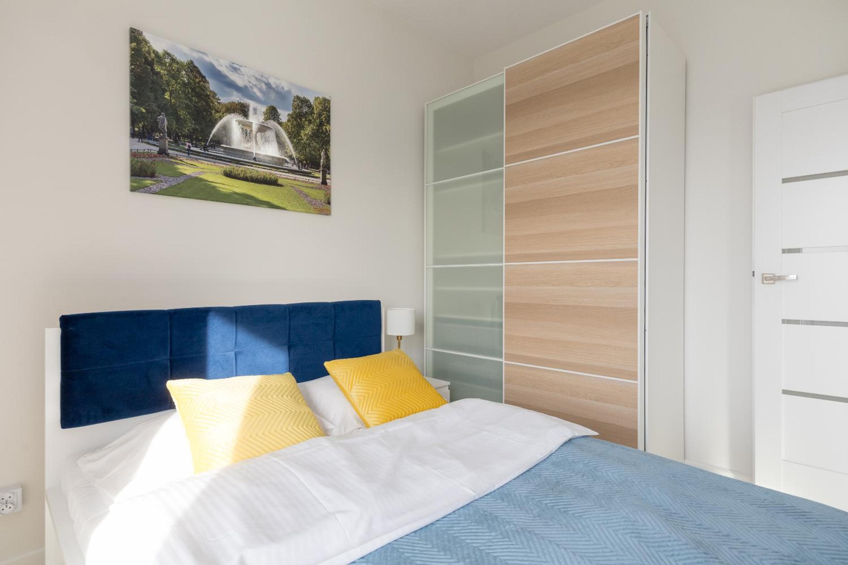 Wola Chic Blue Apartment view 2
