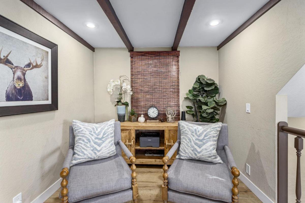 Spectacular Lake View, Luxe 3 Level Home, 1750 sqft, AC, Dogs, Walk to Village view 3