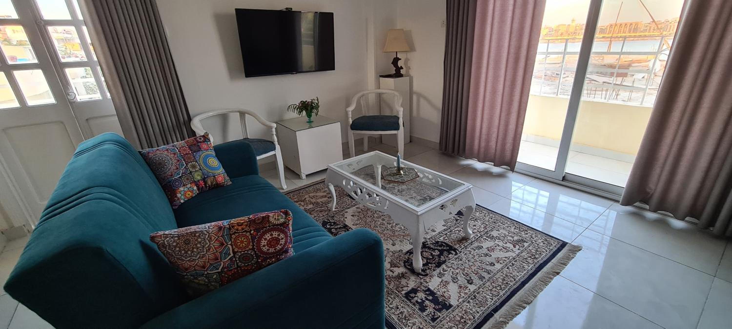 Senmut Luxory Apartments