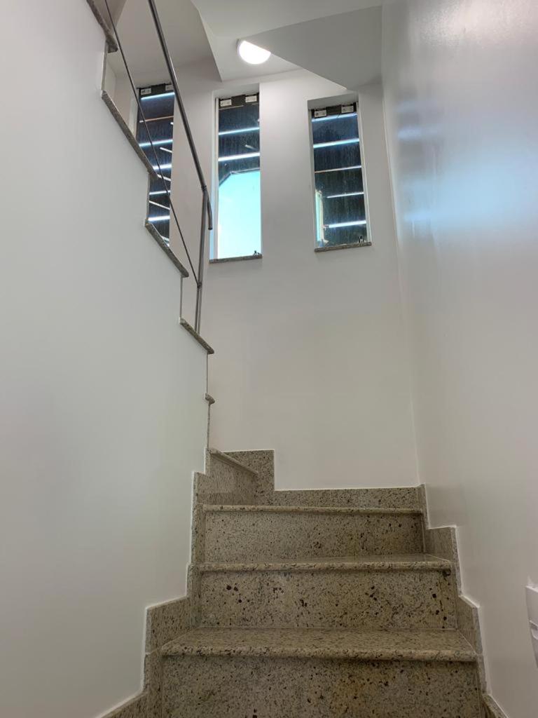 Triplex pé na areia