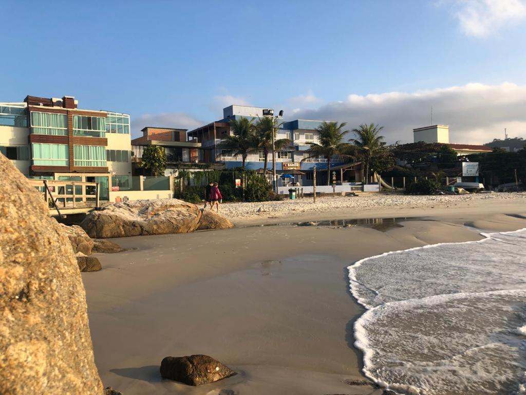 Triplex pé na areia