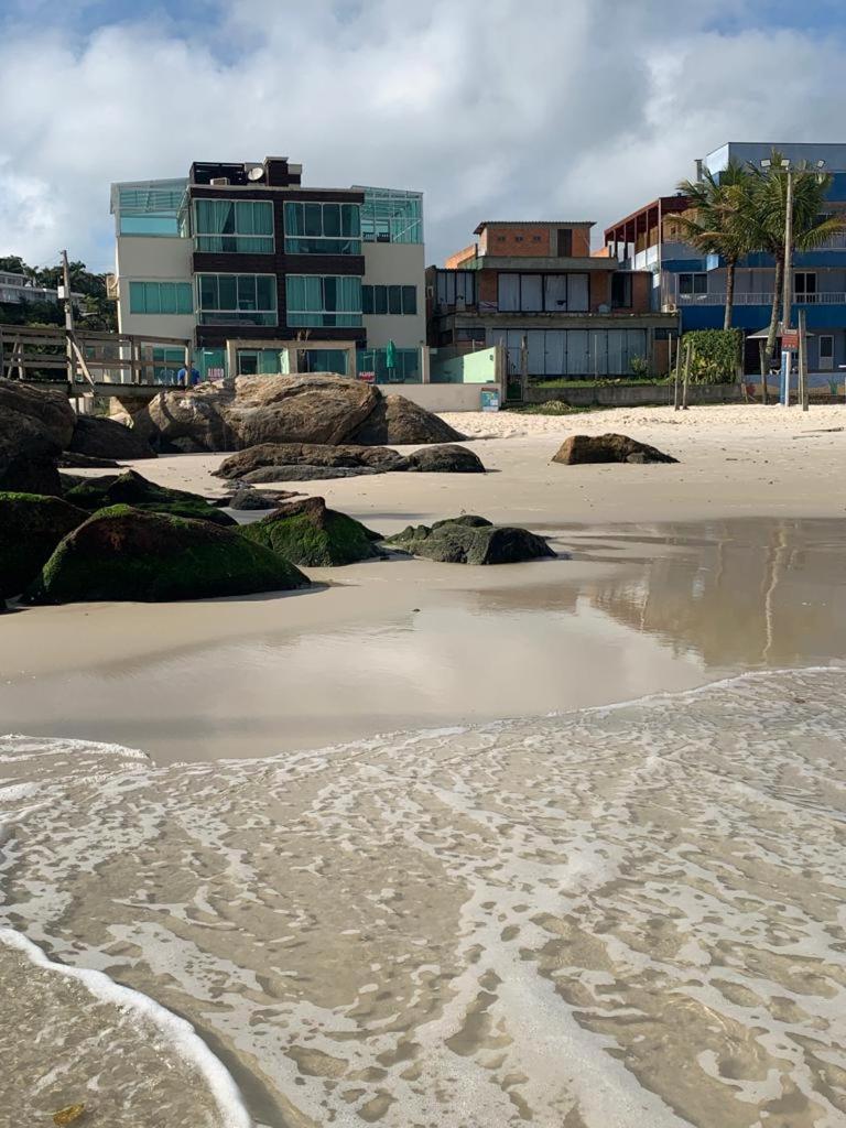 Triplex pé na areia