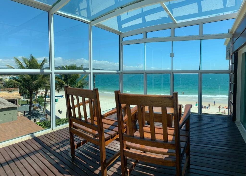 Triplex pé na areia