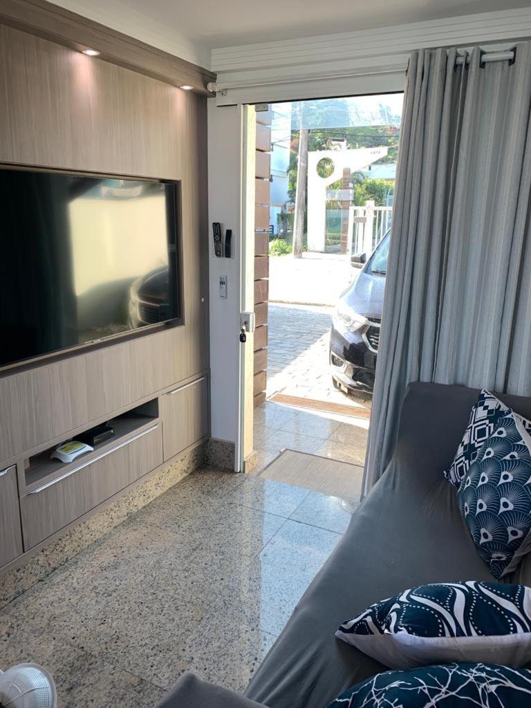 Triplex pé na areia