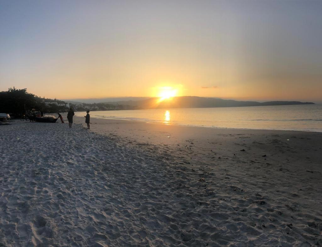 Triplex pé na areia
