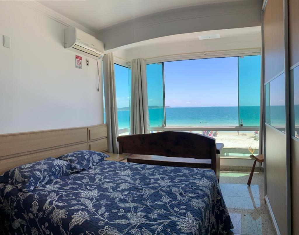 Triplex pé na areia