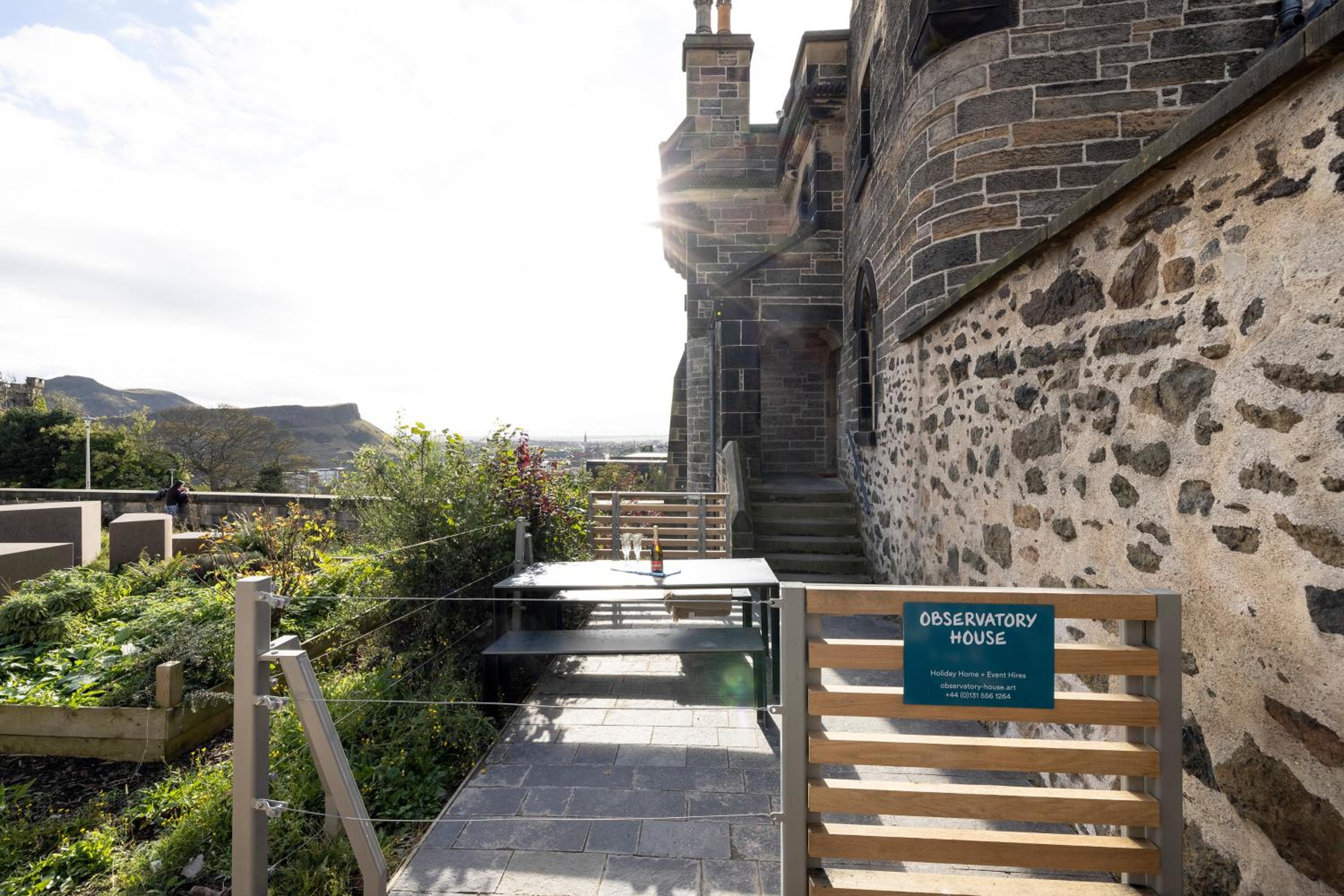 JOIVY Observatory House & Apartment
