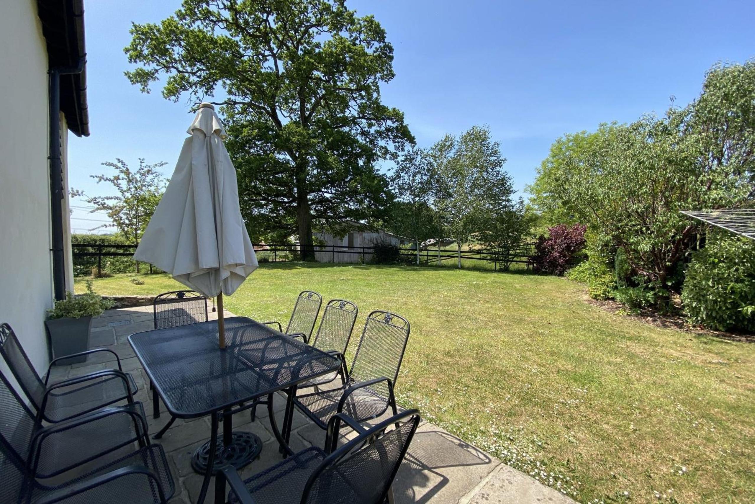Lower Curscombe Barn - Beautiful 400-year-old threshing barn. Pet-friendly. view 3