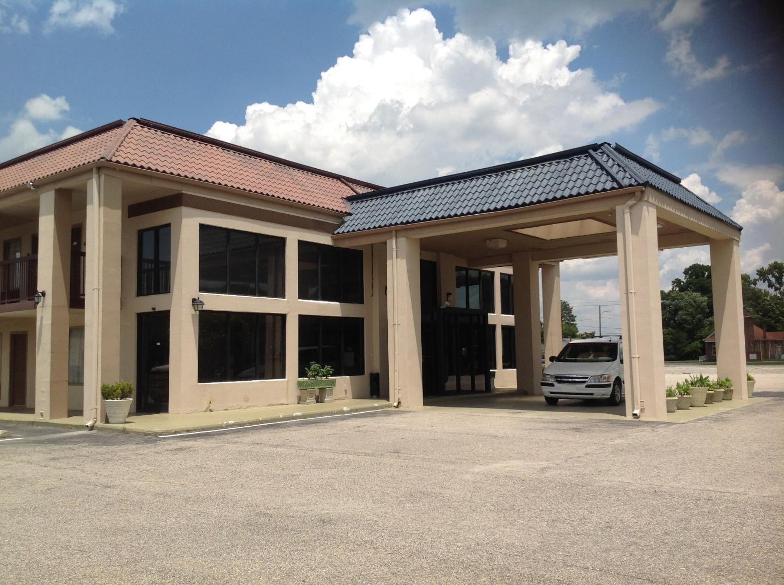 Days Inn by Wyndham Clinton view 2