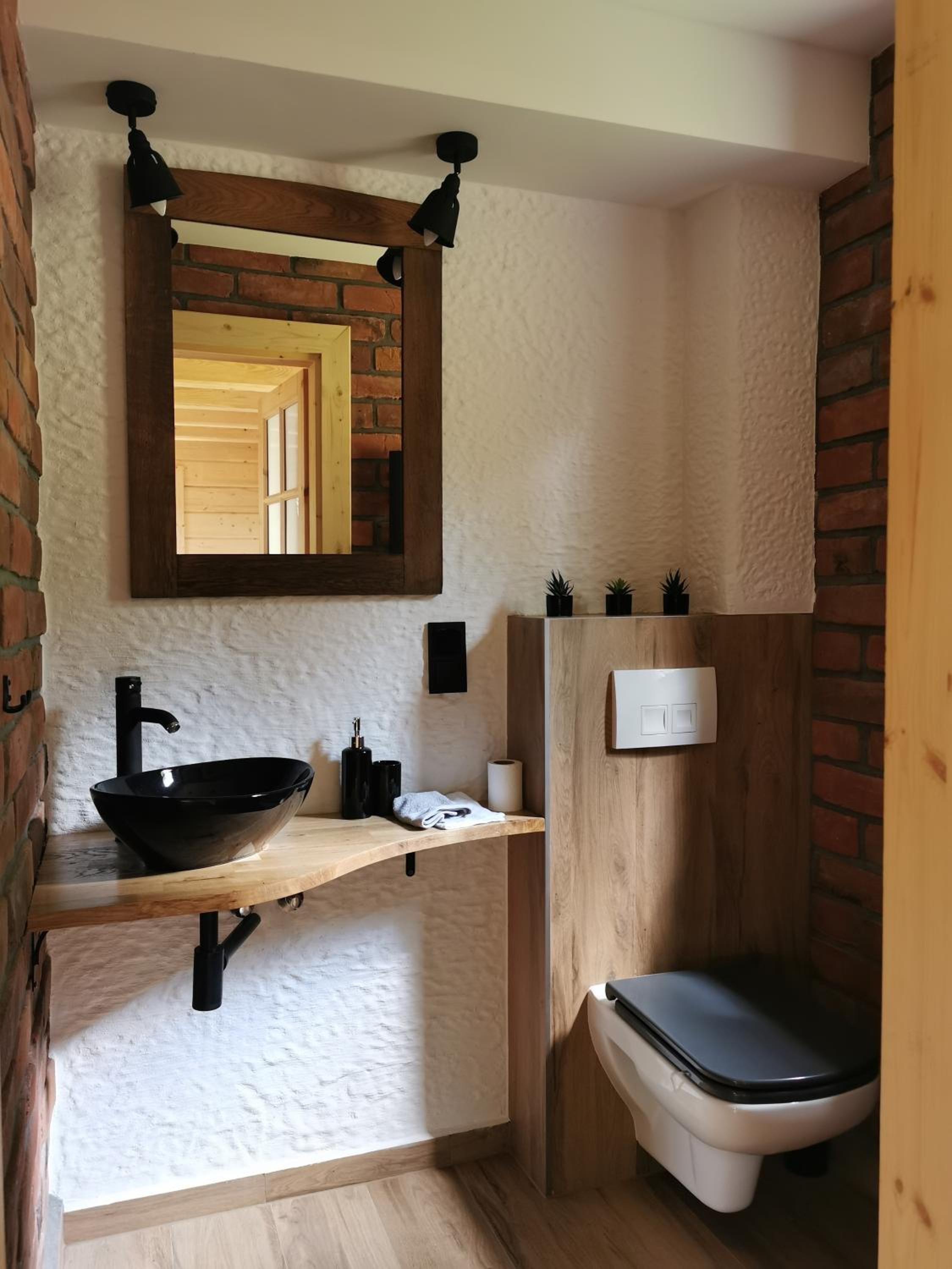 DOMEK POD CZEREMCHĄ view 2