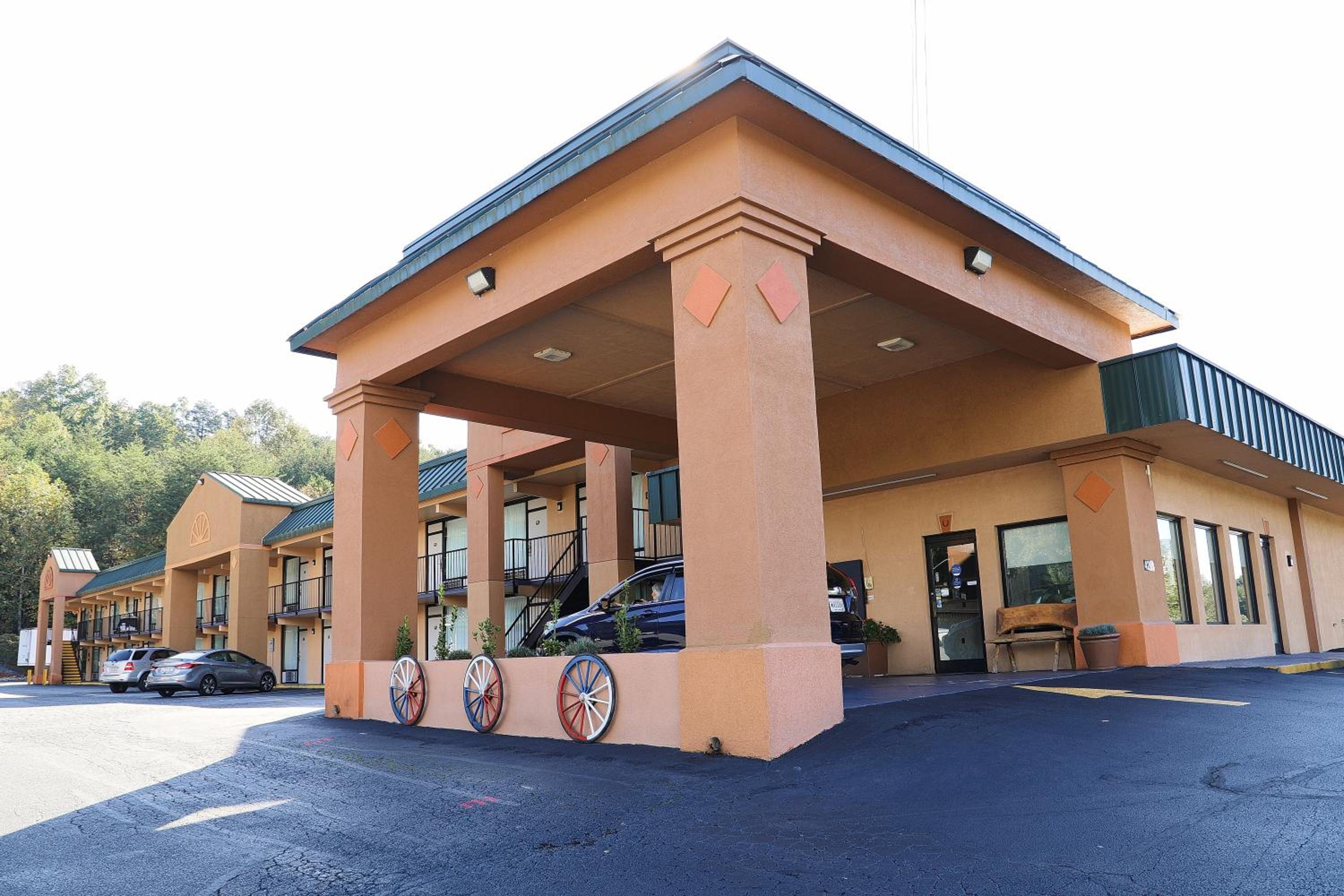 Marion Vacations - Super 8 by Wyndham Marion NC - Property Image 43
