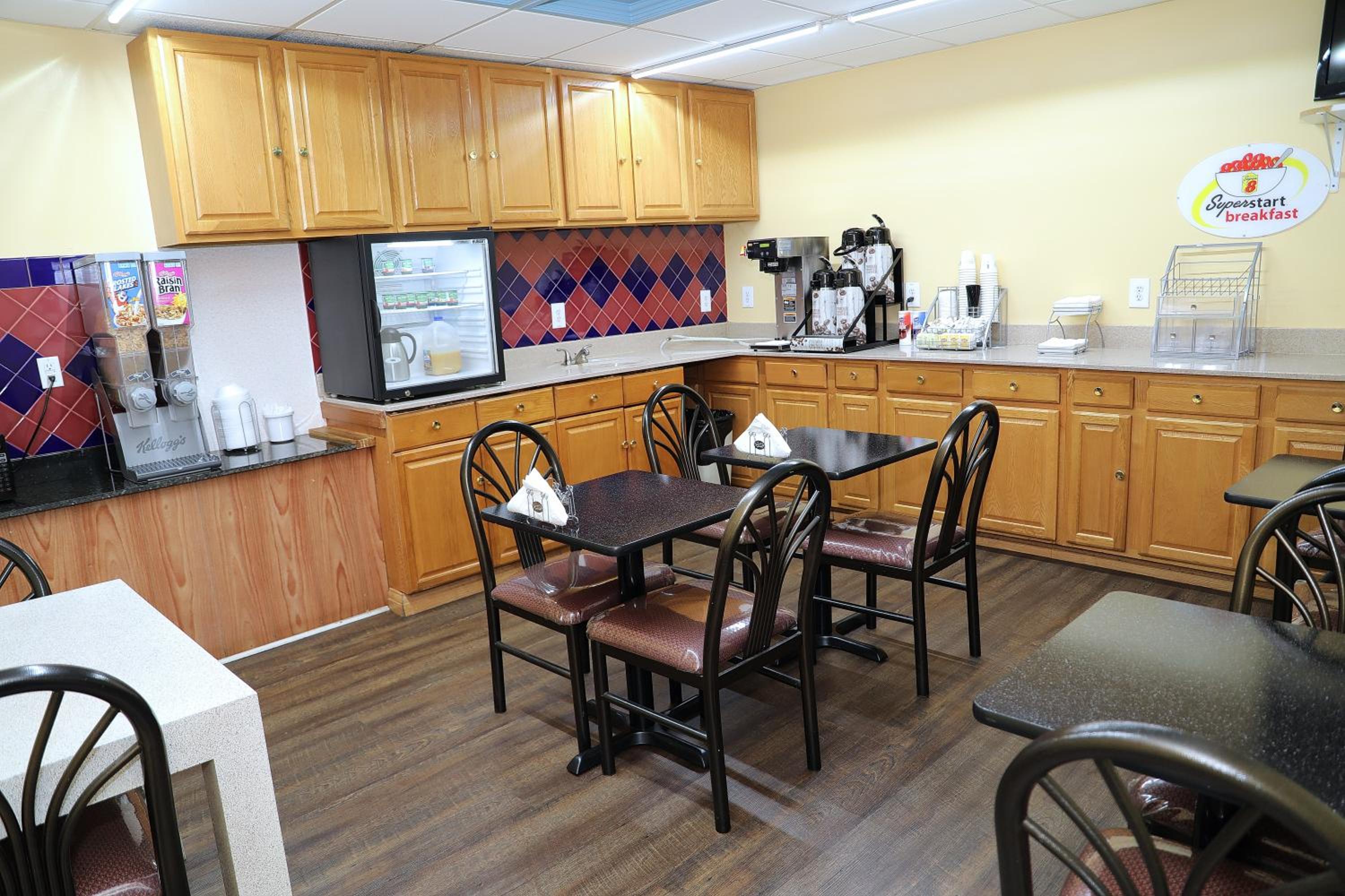Marion Vacations - Super 8 by Wyndham Marion NC - Property Image 20