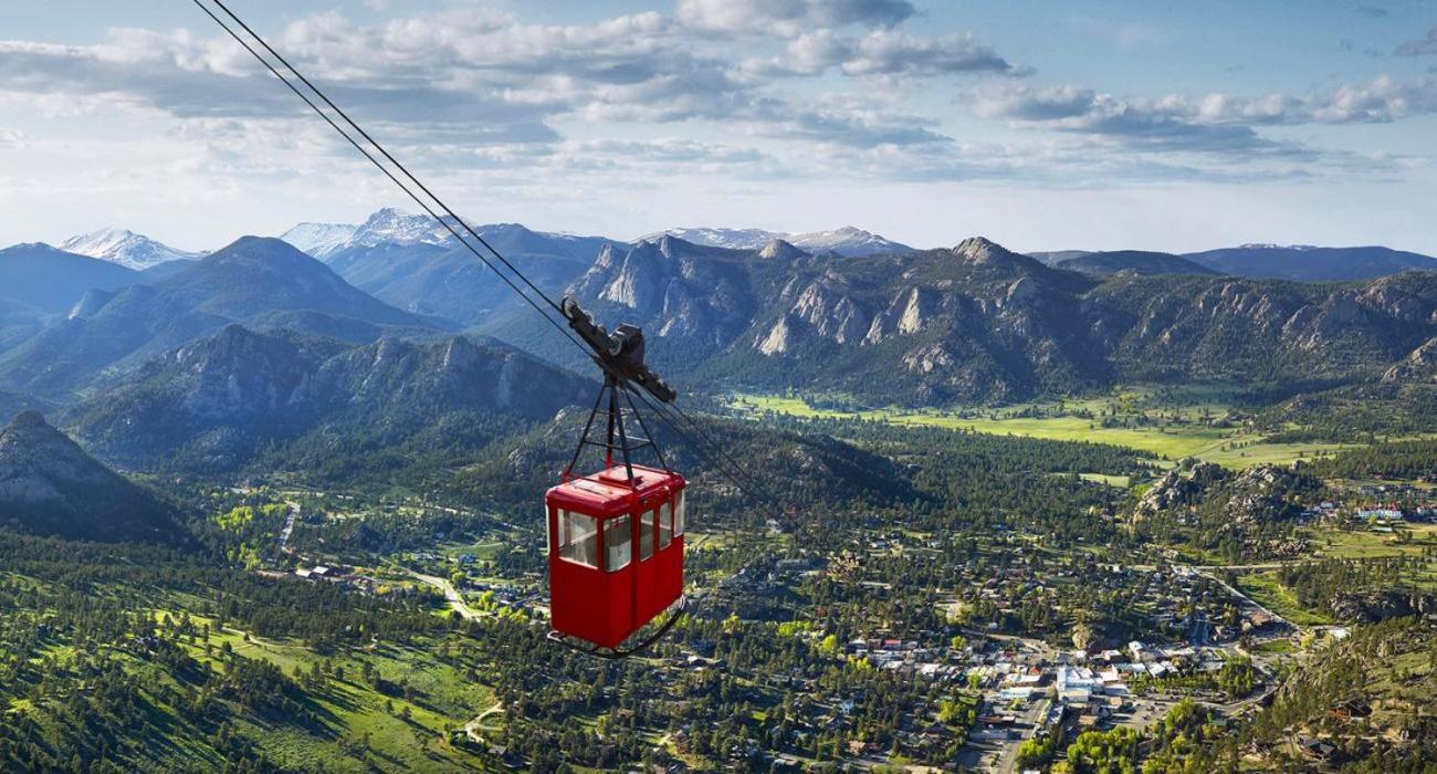 Private end unit with Jacuzzi, Two Patios, and Indoor Outdoor Fireplace - Property Image 6