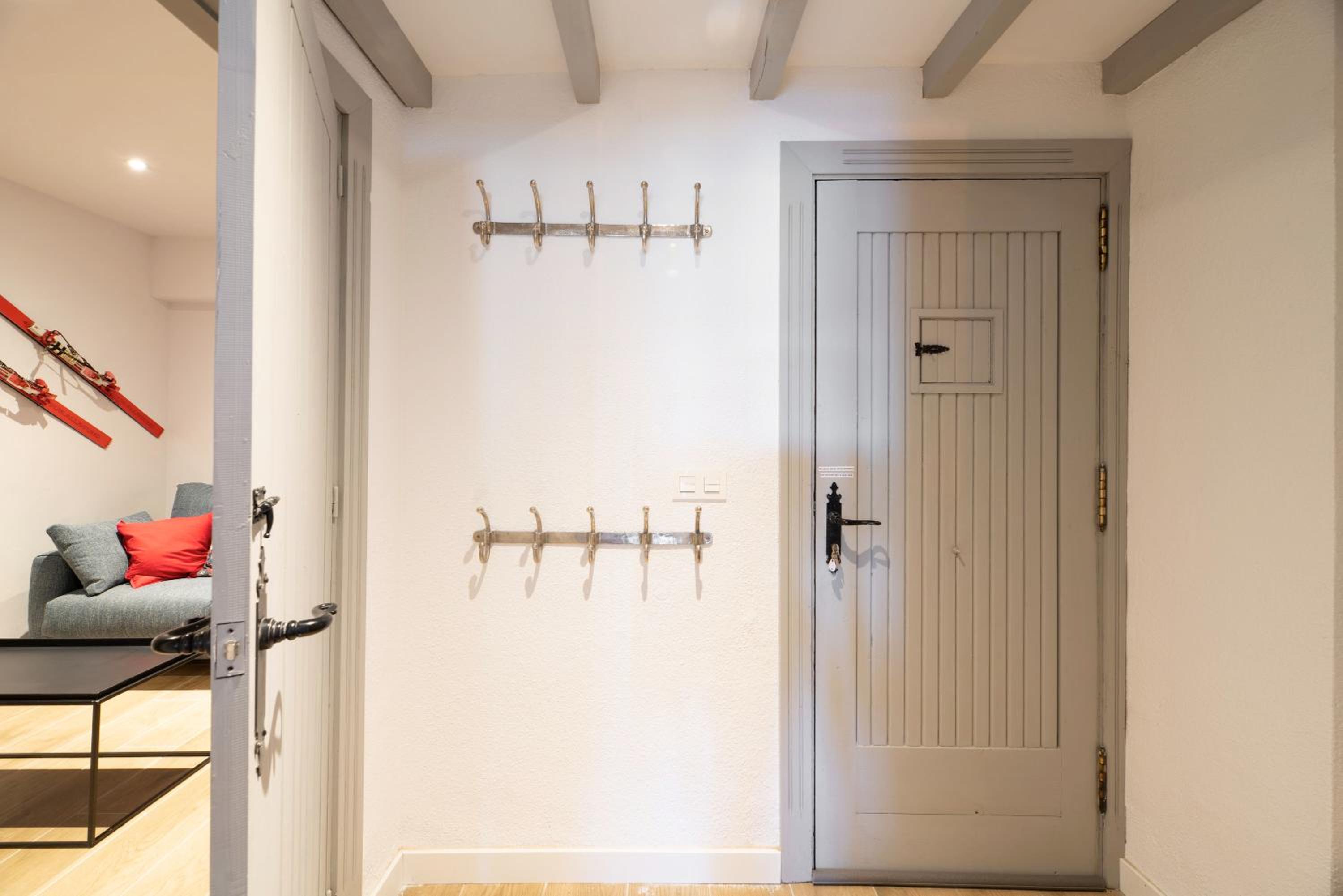 Beautifully Renovated 4 Bedroom Apt + Kid's Room view 4
