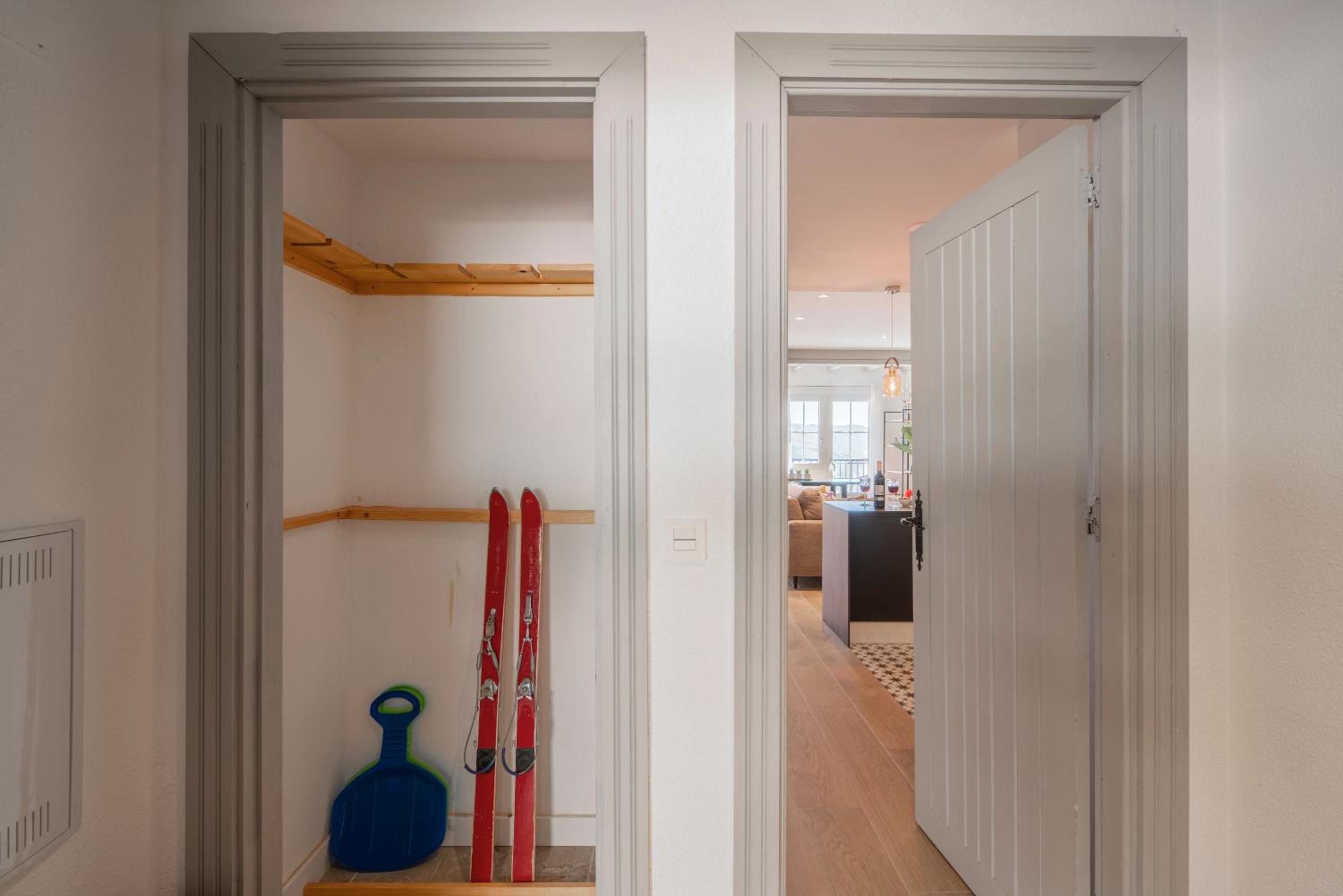 Beautifully Renovated 4 Bedroom Apt + Kid's Room view 5