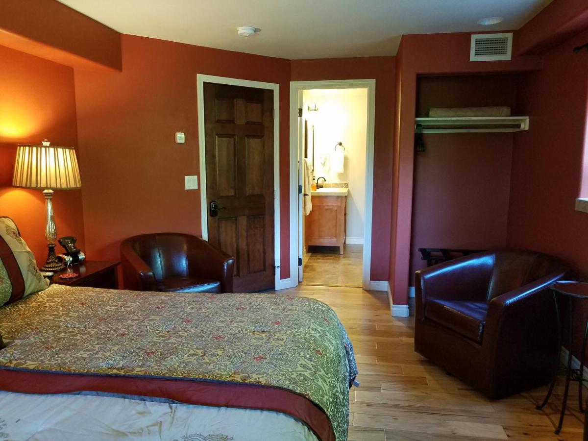 Fox Den Bed & Breakfast