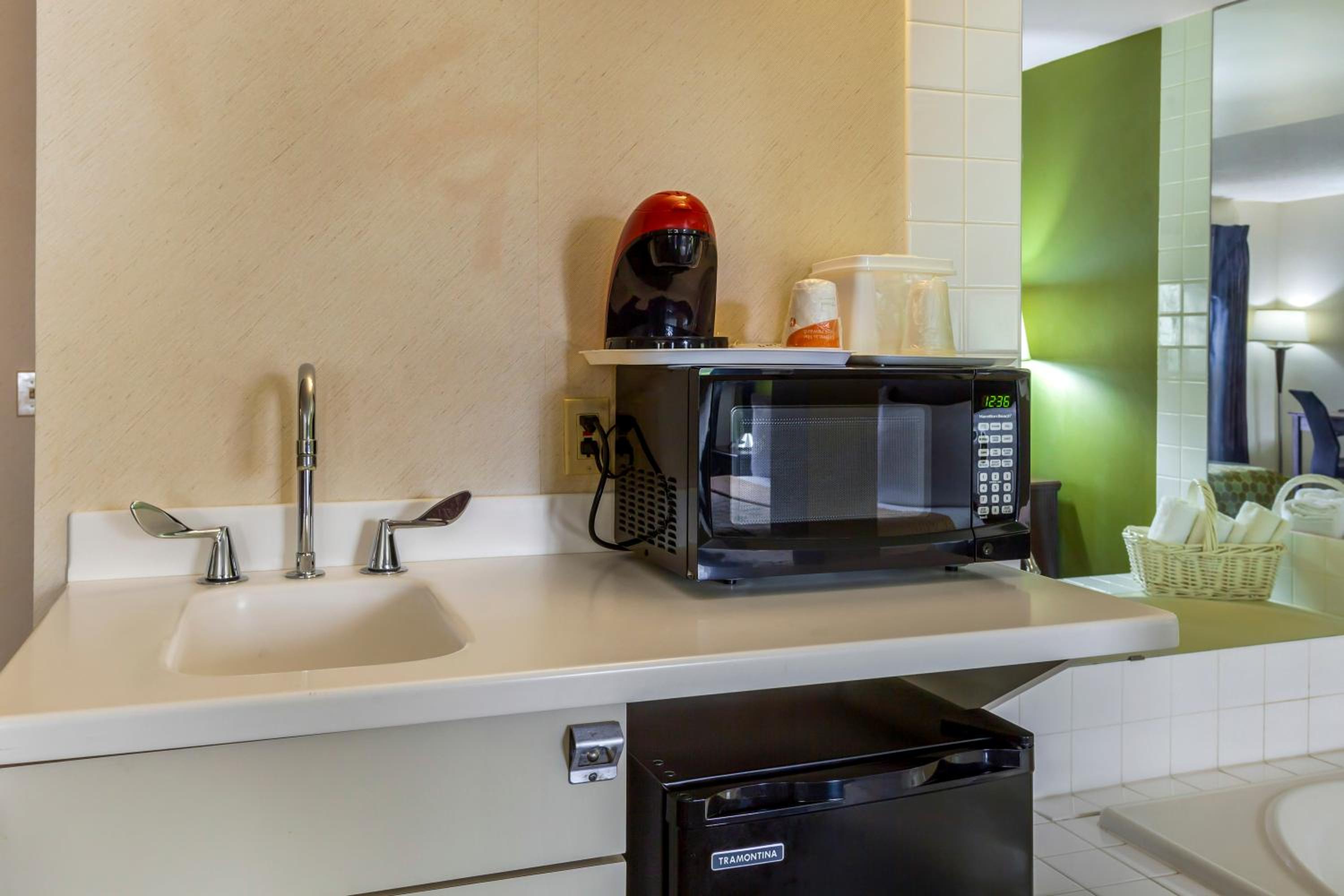 Econo Lodge Inn & Suites Oconto