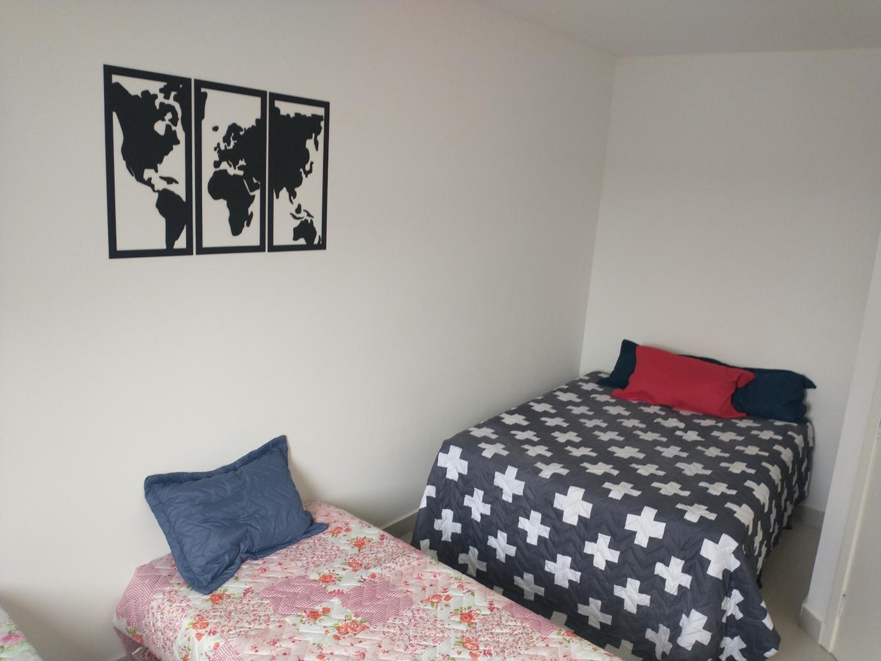 Casa em condomínio a 100 metros da praia.