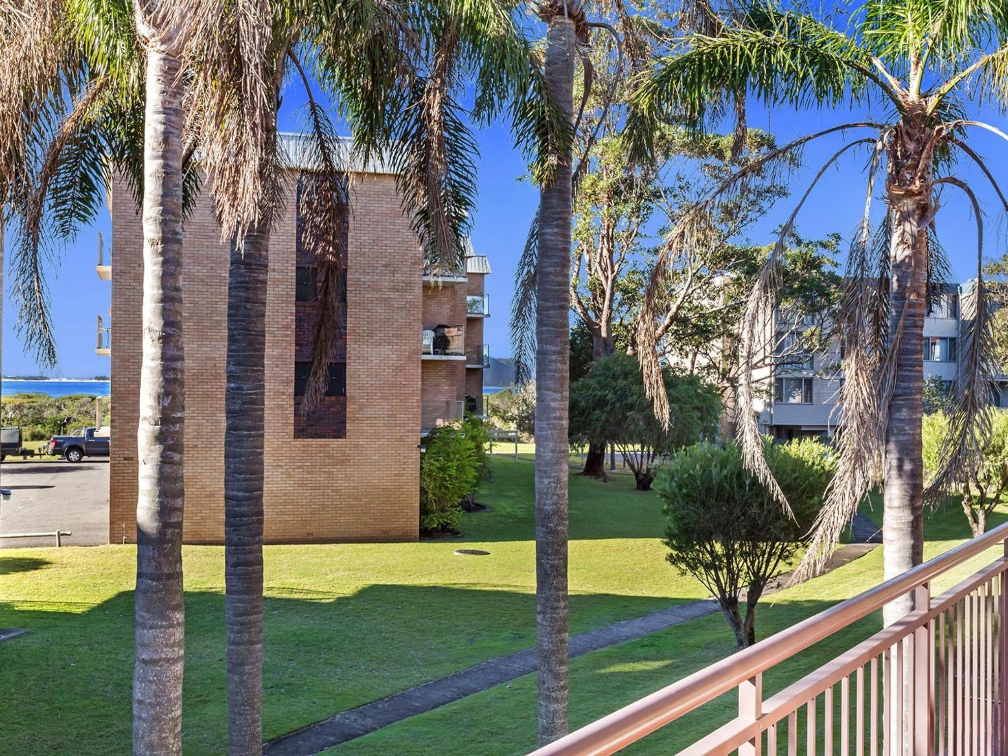Kurranulla Unit 5 15 Weatherly Close