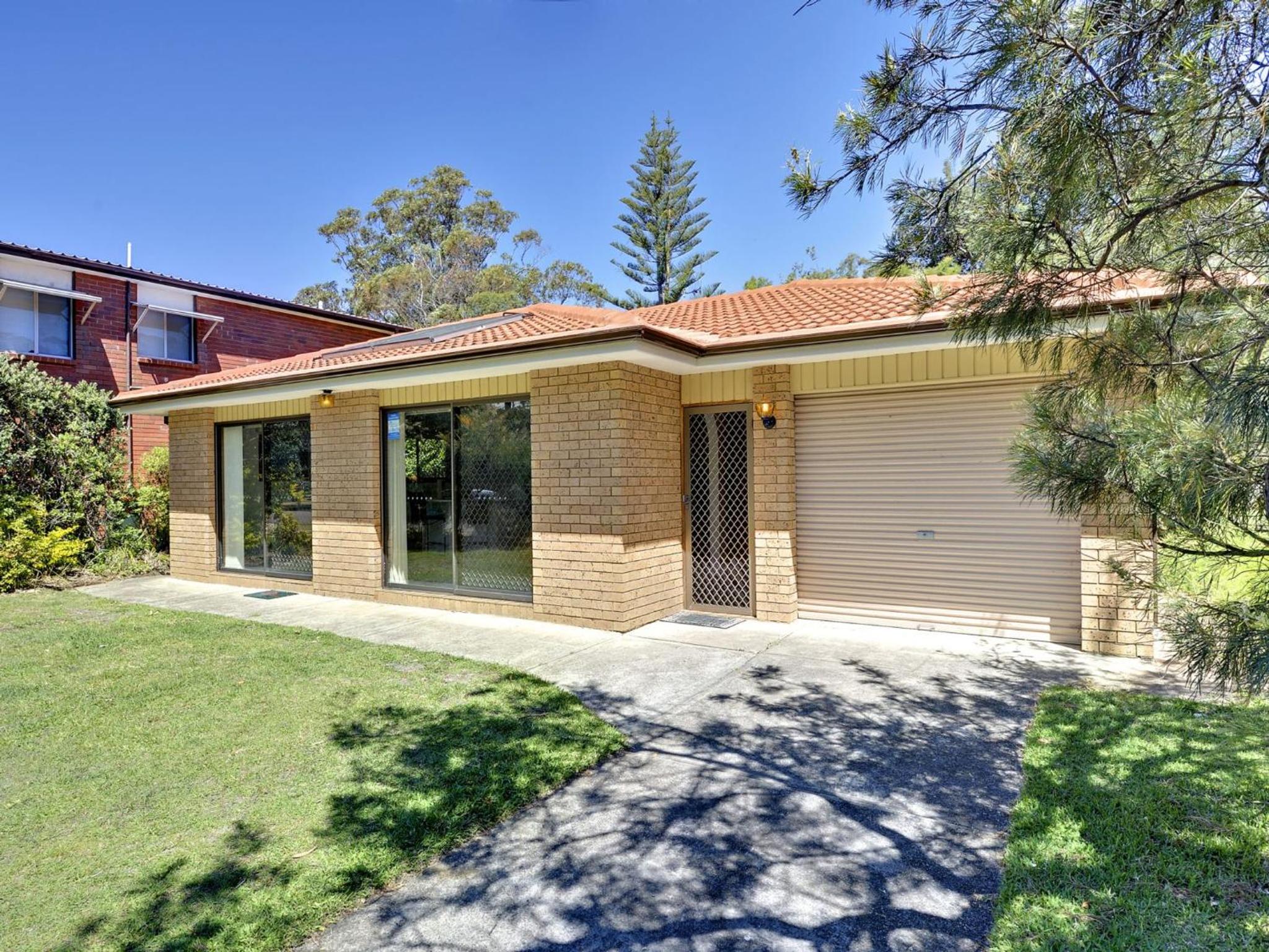 Hotel Kurrawa 13 Kurrawa Close - Image 1