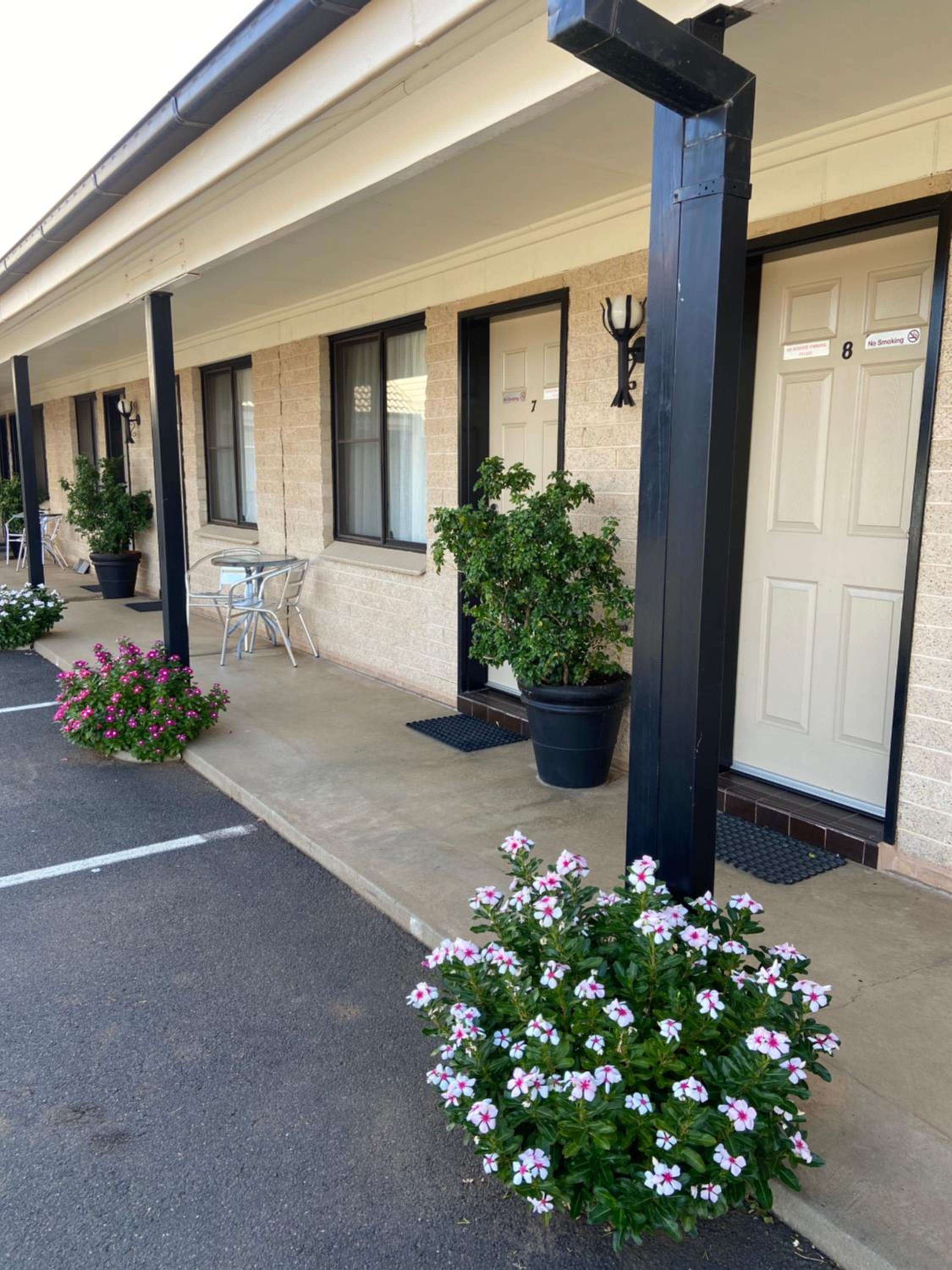 All Seasons Motor Lodge