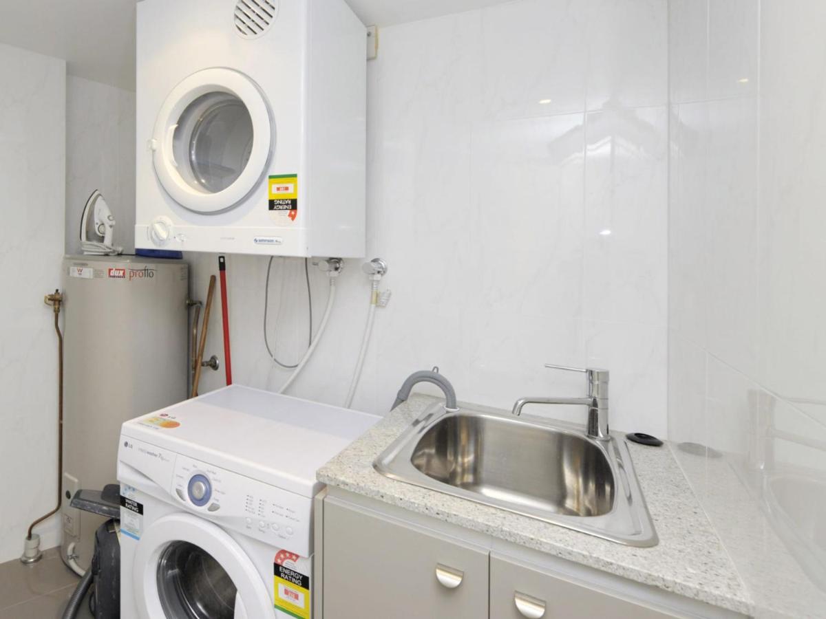 Oasis Unit 9 5 Laman Street