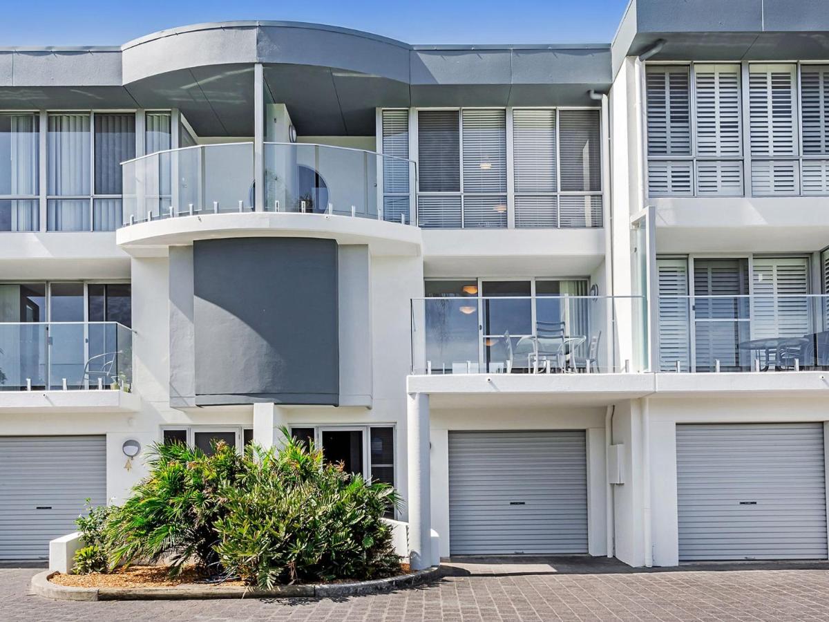 Cirrus 6 44 Marine Drive
