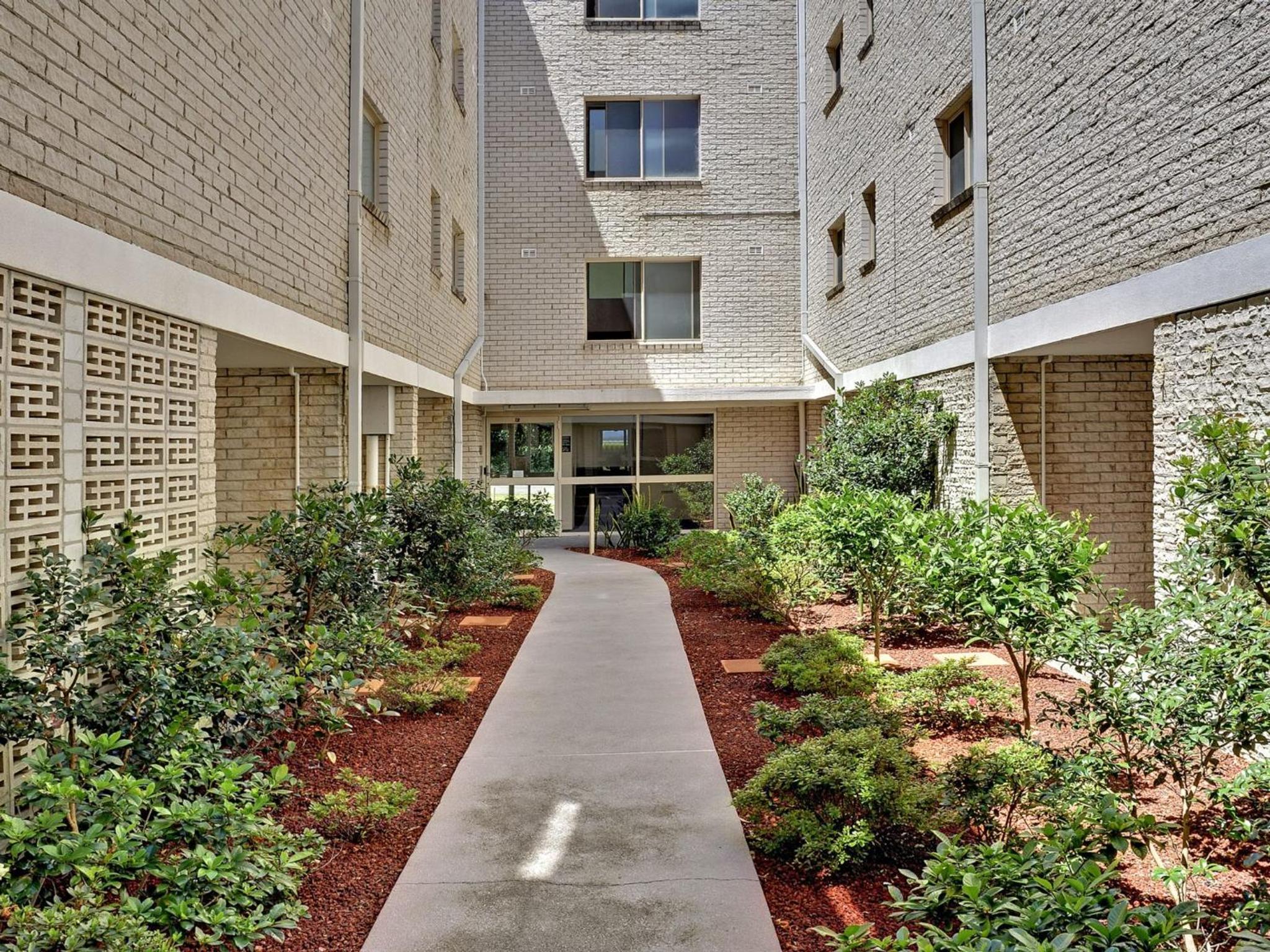 Del Rae Unit 18 25 Shoal Bay Road