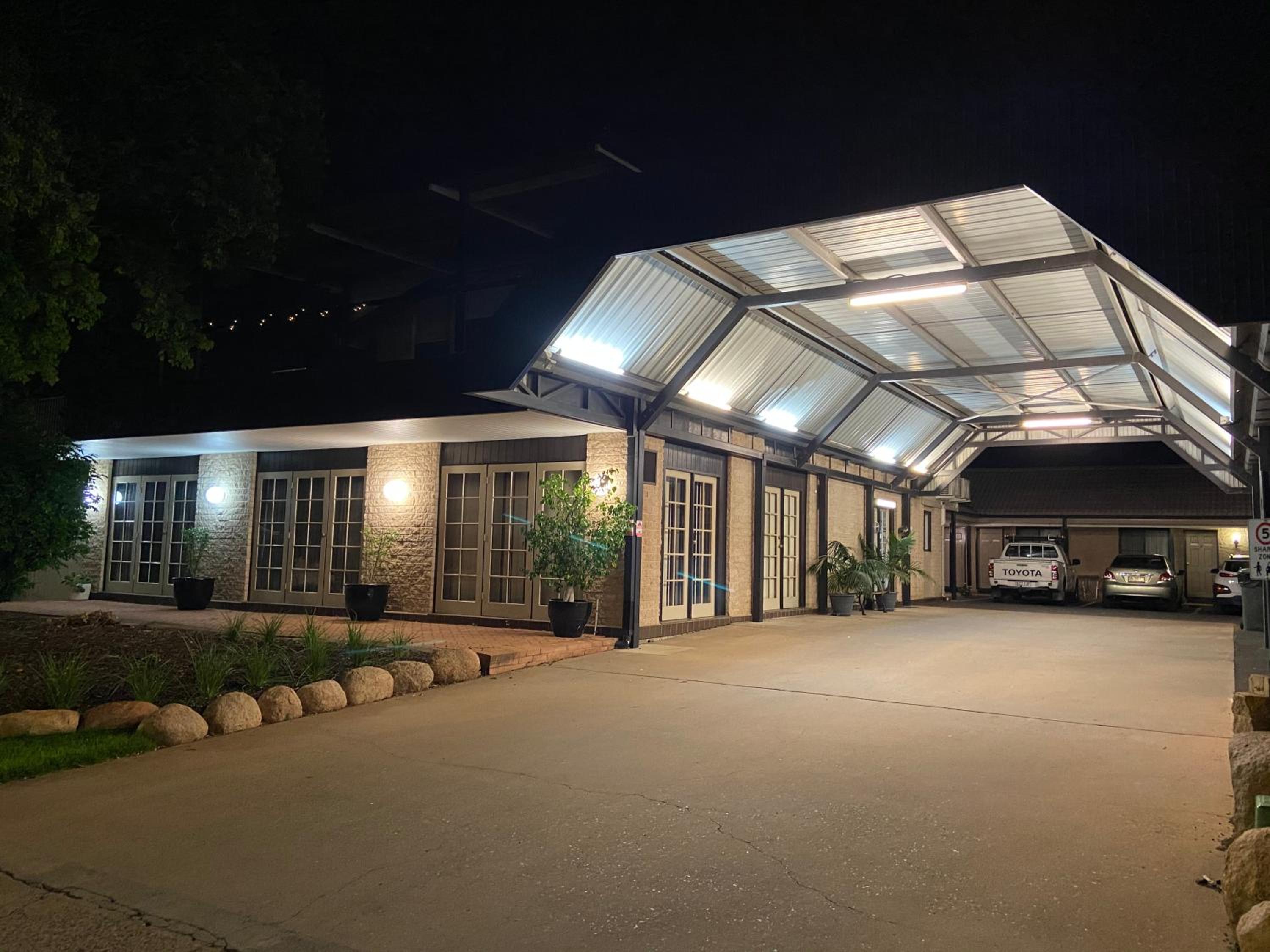 All Seasons Motor Lodge