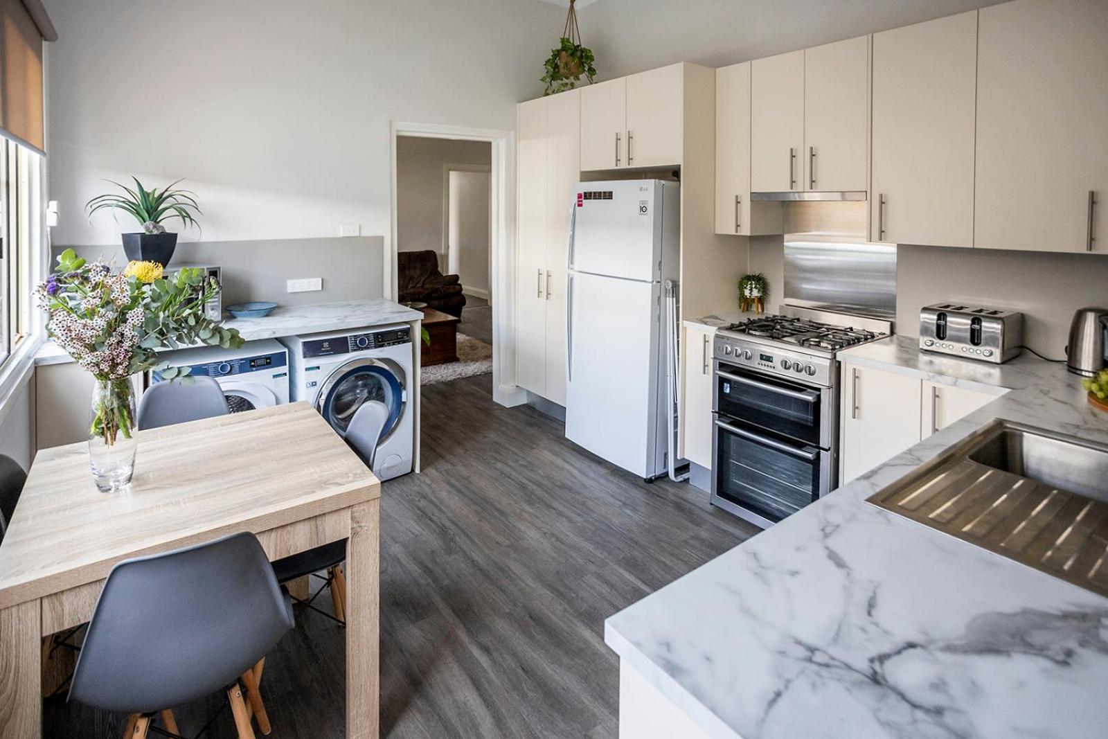 Cabo's On Currajong Warm, Cosy and Welcoming - Property Image 2