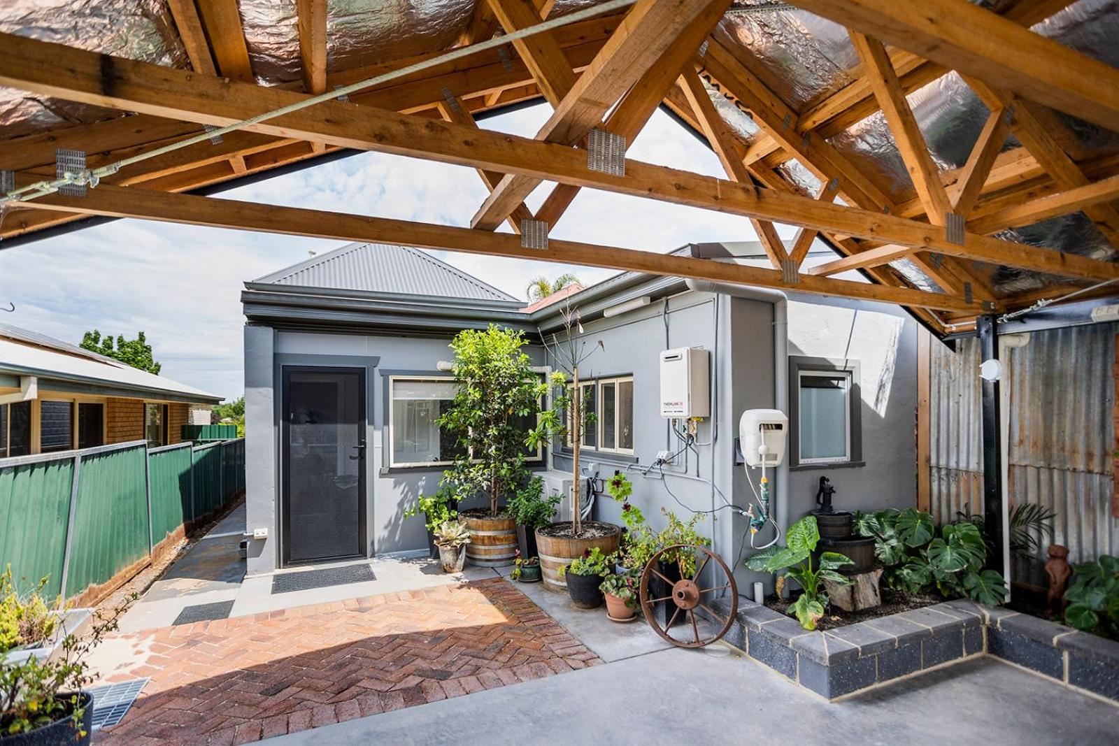 Cabo's On Currajong Warm, Cosy and Welcoming - Property Image 9