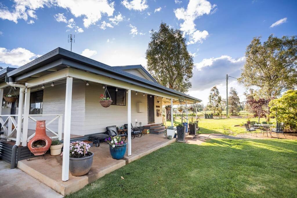 EdenValley Private Manicured Gardens with Fire Pit