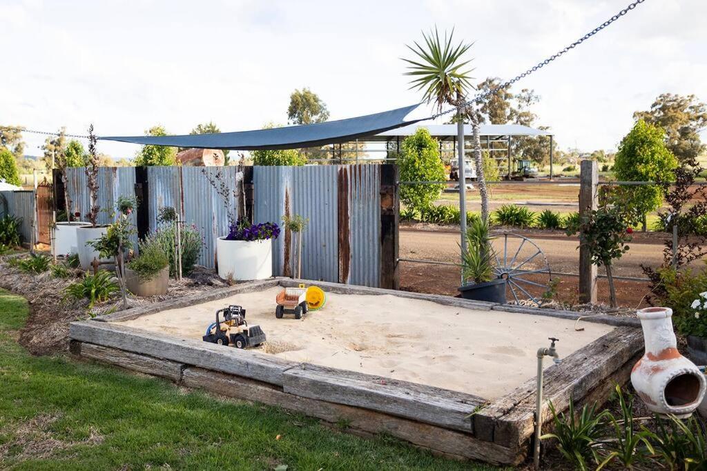 EdenValley Private Manicured Gardens with Fire Pit