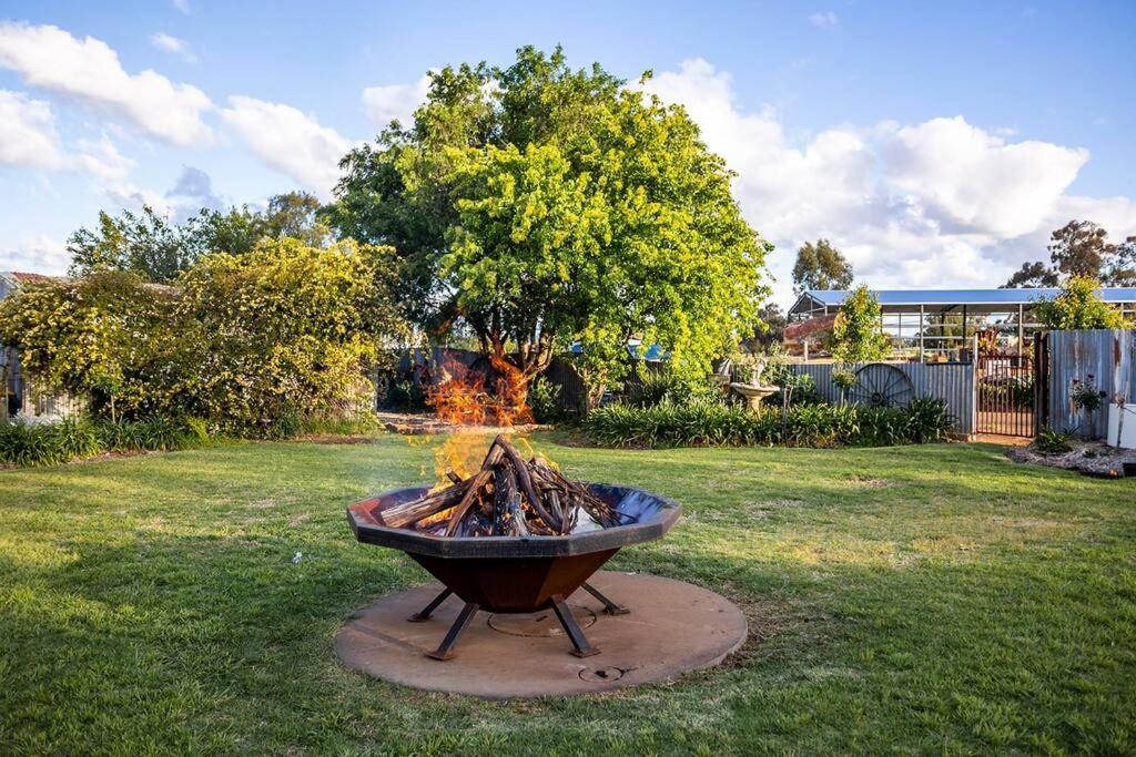EdenValley Private Manicured Gardens with Fire Pit
