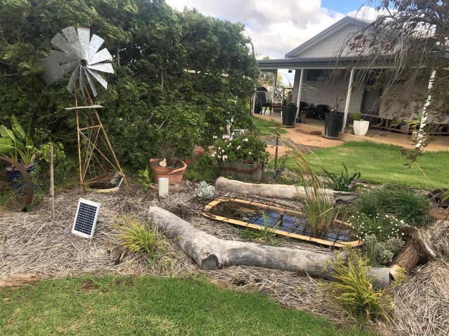 EdenValley Private Manicured Gardens with Fire Pit