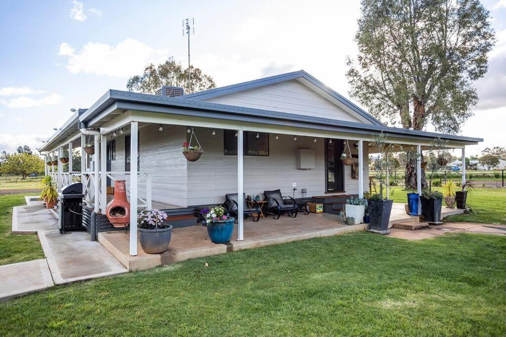 EdenValley Private Manicured Gardens with Fire Pit