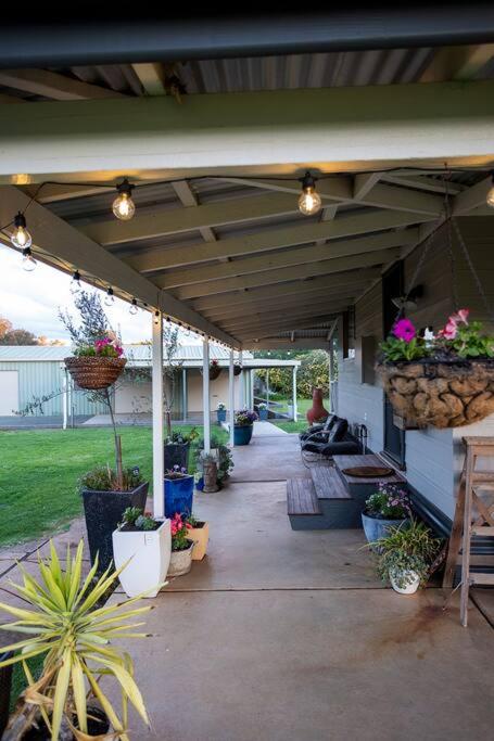EdenValley Private Manicured Gardens with Fire Pit