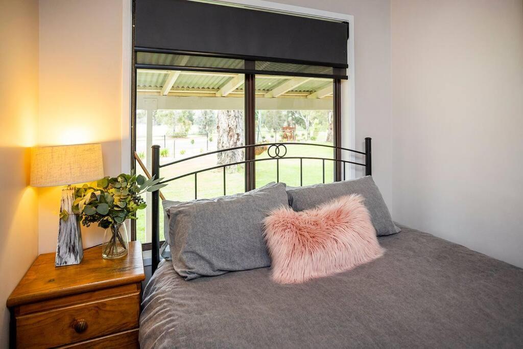 EdenValley Private Manicured Gardens with Fire Pit