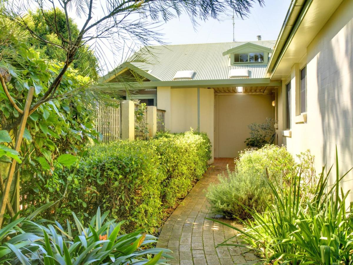 Tuscan Waterfront Unit 1 213 Soldiers Point Road
